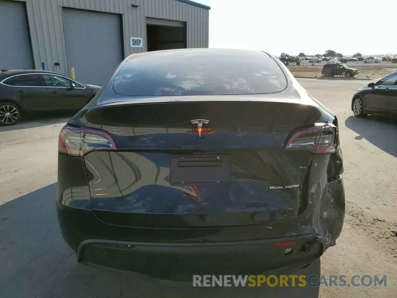 6 Photograph of a damaged car 7SAYGDEE7RF007992 TESLA MODEL Y 2024