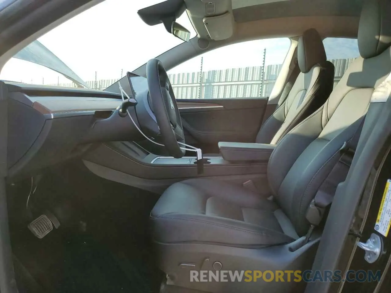 7 Photograph of a damaged car 7SAYGDEE7RF007992 TESLA MODEL Y 2024