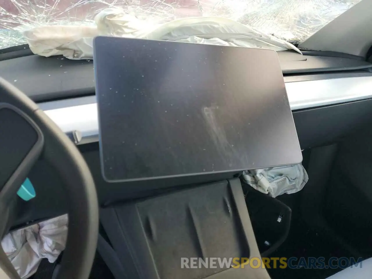 9 Photograph of a damaged car 7SAYGDEE7RF009984 TESLA MODEL Y 2024