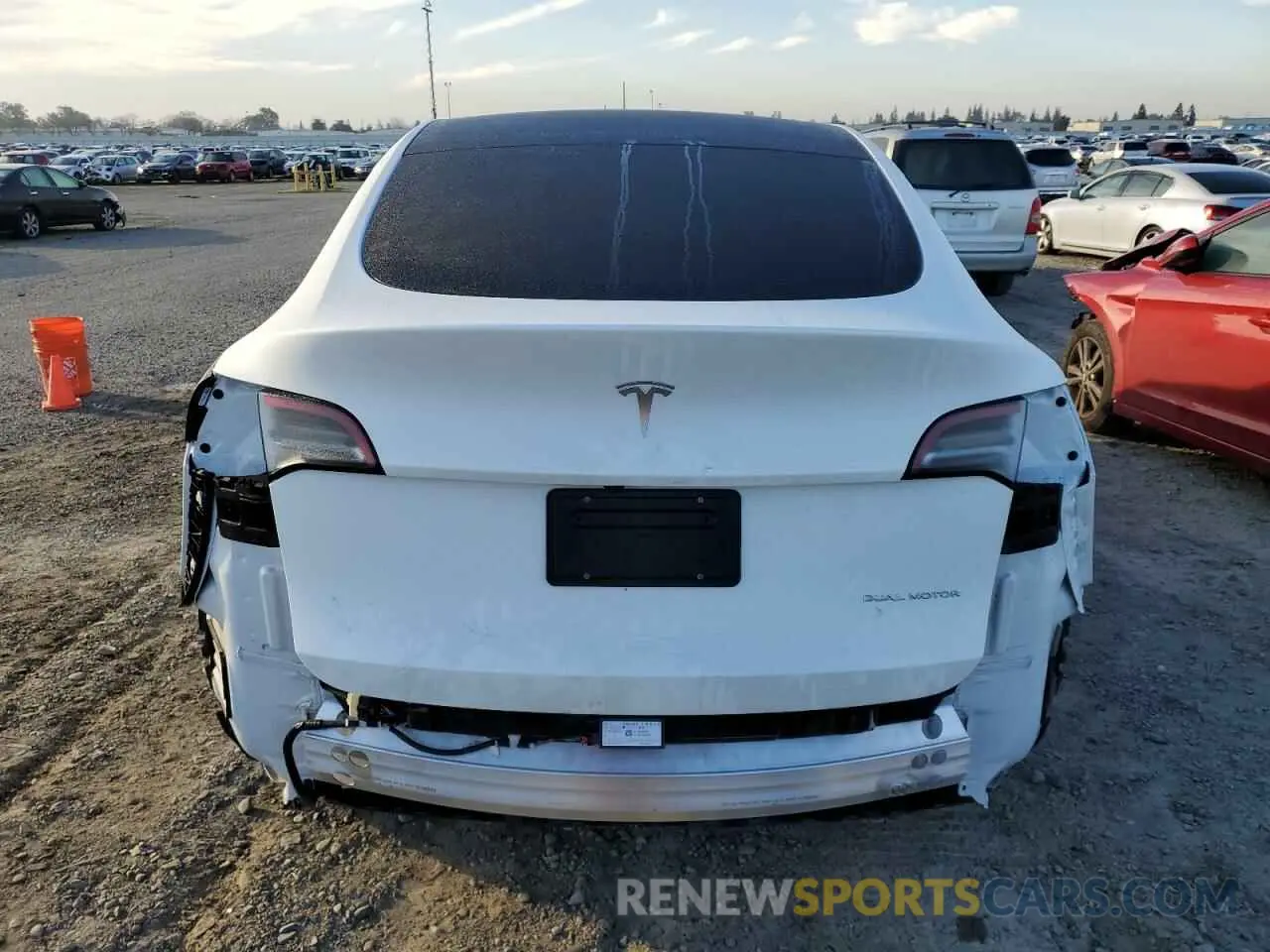 6 Photograph of a damaged car 7SAYGDEE7RF068890 TESLA MODEL Y 2024