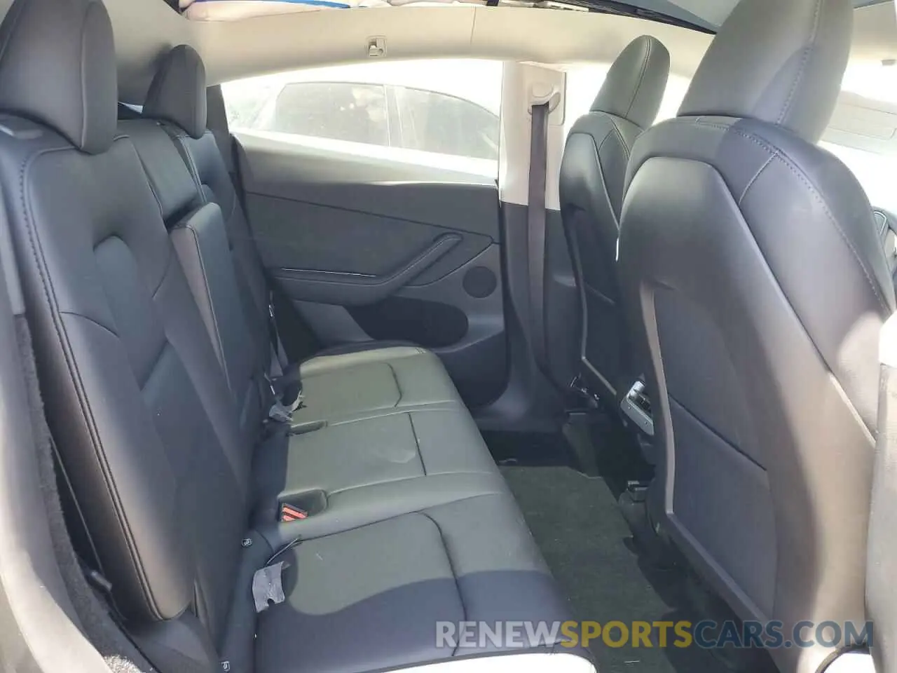 10 Photograph of a damaged car 7SAYGDEE7RF069926 TESLA MODEL Y 2024