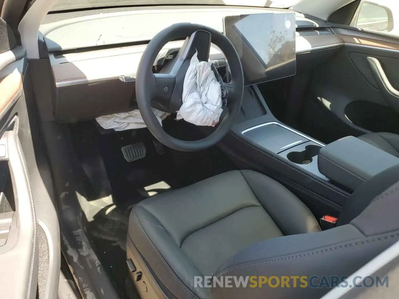 8 Photograph of a damaged car 7SAYGDEE7RF069926 TESLA MODEL Y 2024