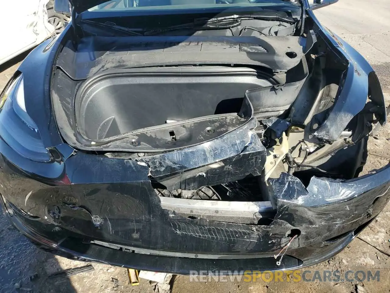 12 Photograph of a damaged car 7SAYGDEE7RF071563 TESLA MODEL Y 2024
