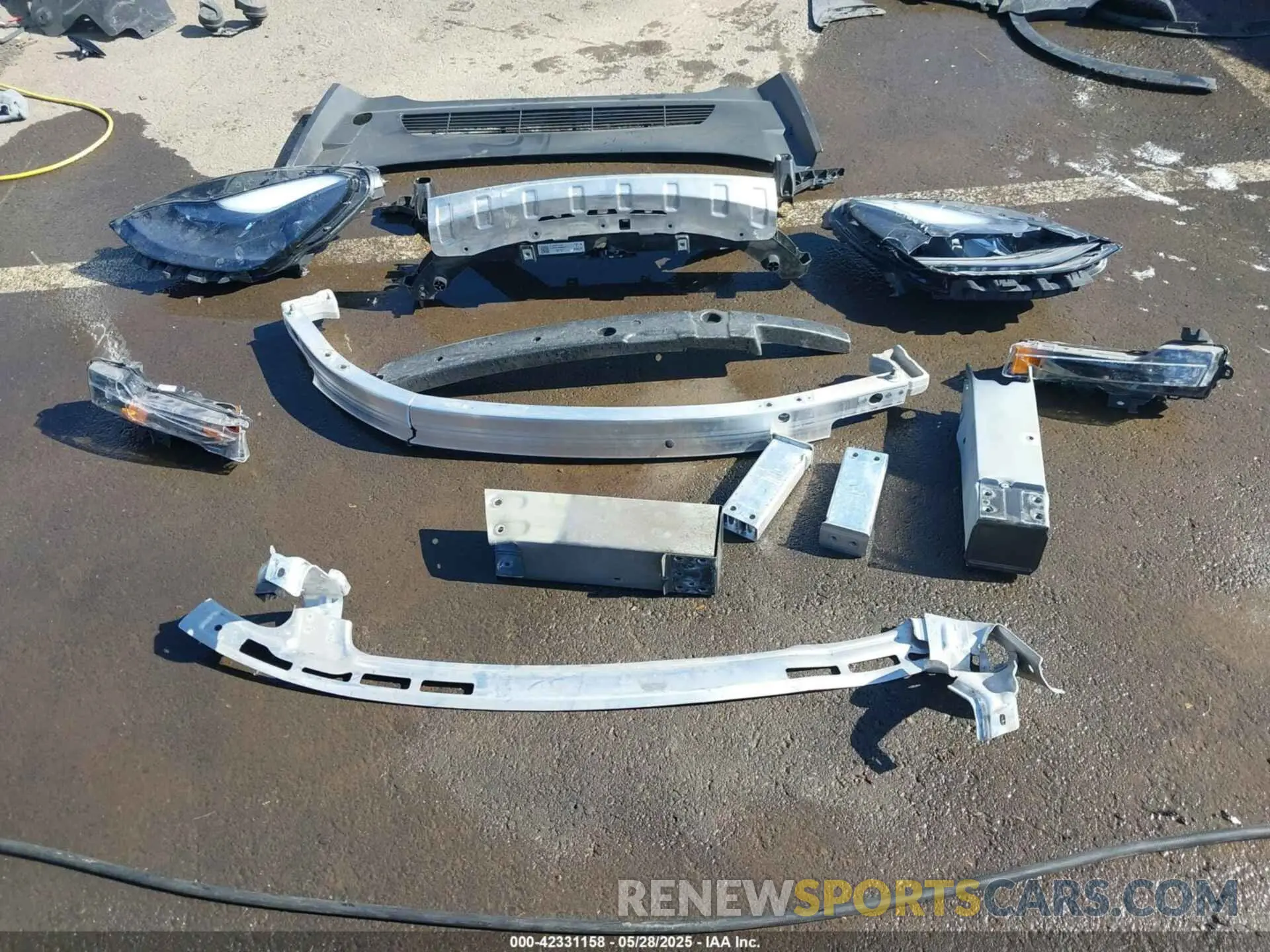 12 Photograph of a damaged car 7SAYGDEE7RF074401 TESLA MODEL Y 2024