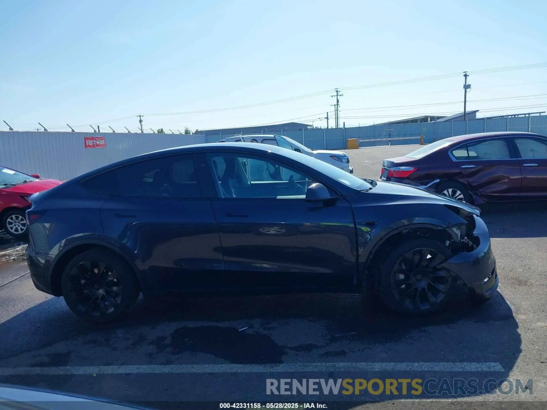 14 Photograph of a damaged car 7SAYGDEE7RF074401 TESLA MODEL Y 2024