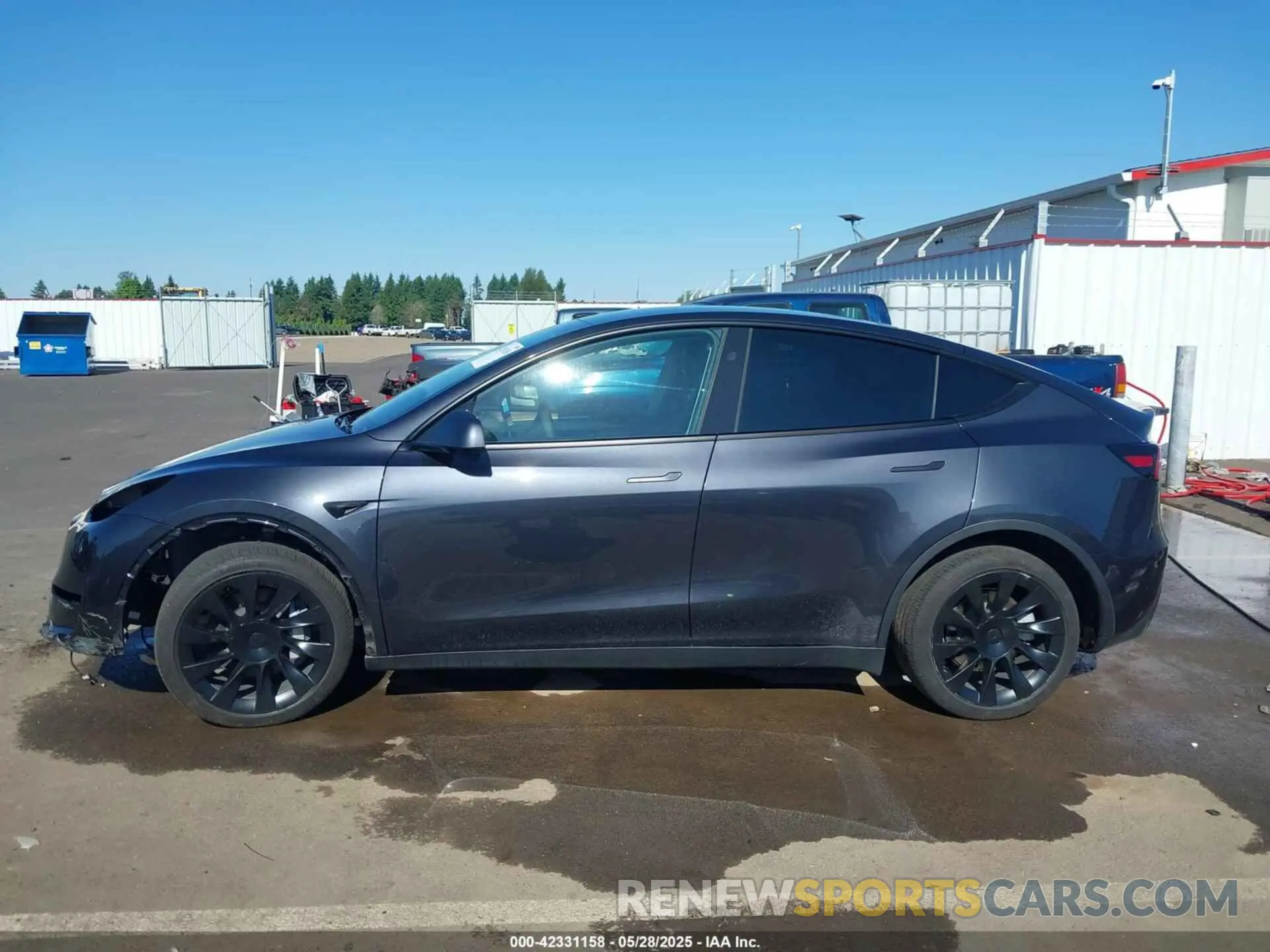 15 Photograph of a damaged car 7SAYGDEE7RF074401 TESLA MODEL Y 2024