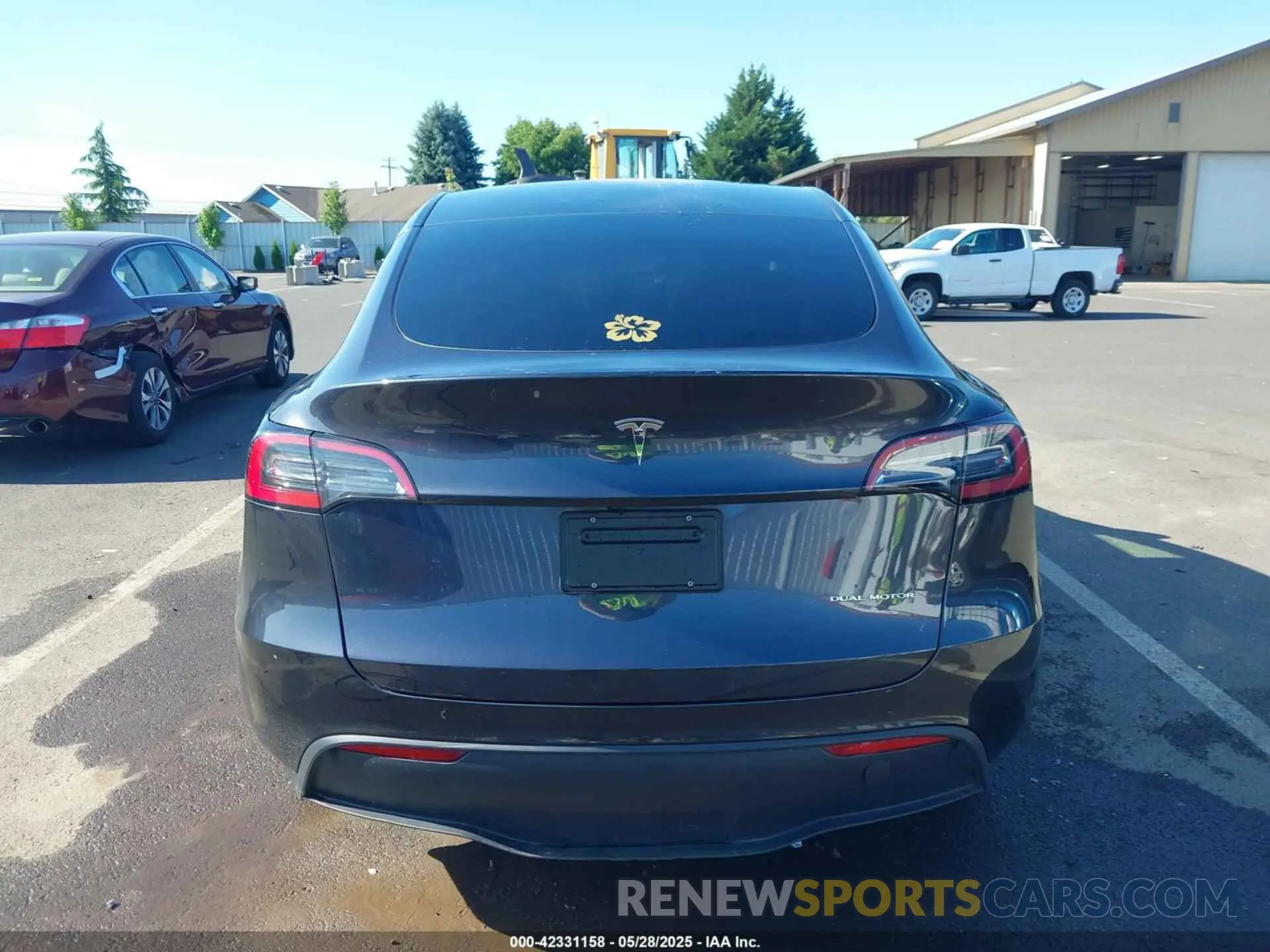 17 Photograph of a damaged car 7SAYGDEE7RF074401 TESLA MODEL Y 2024