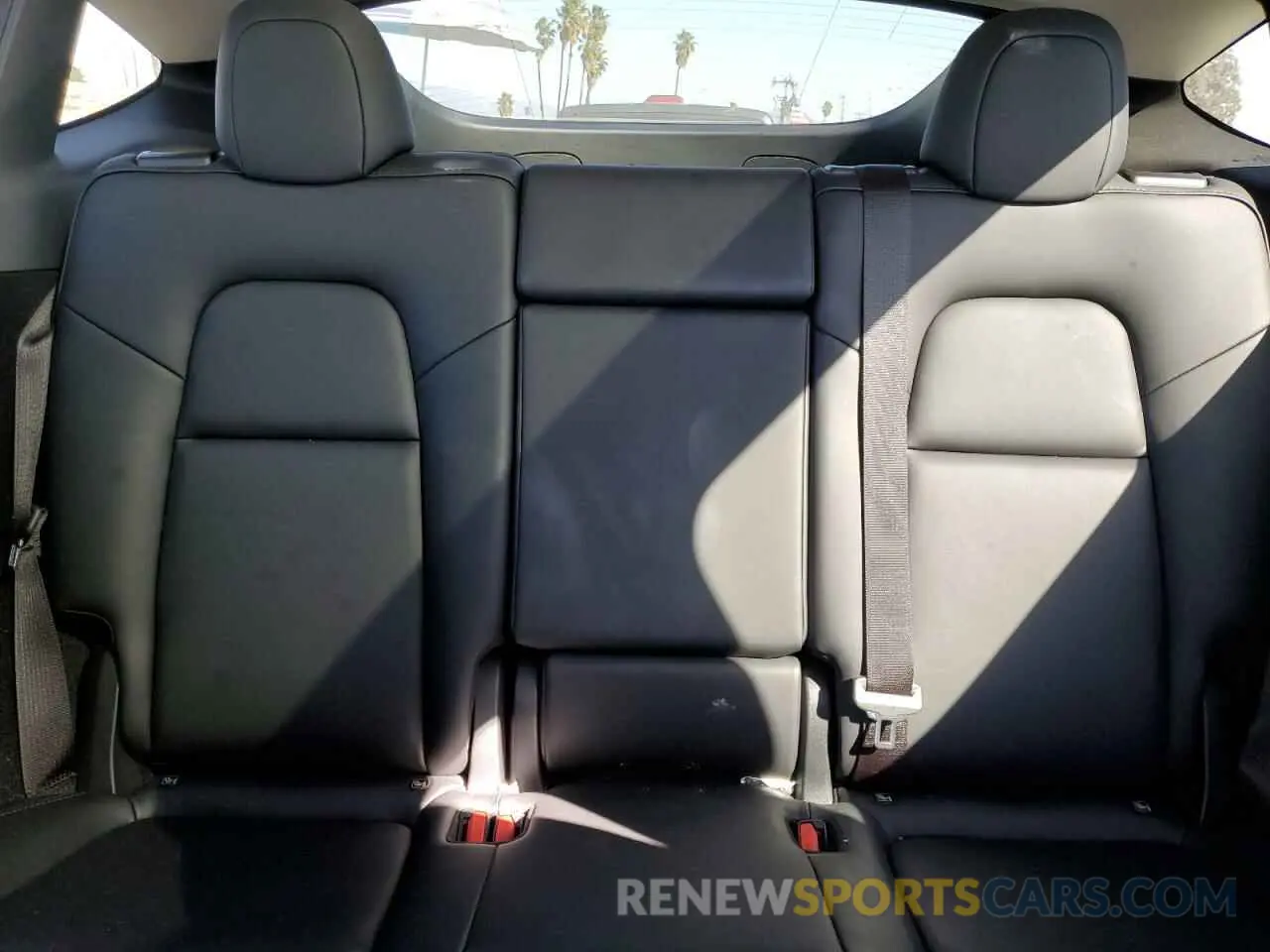 10 Photograph of a damaged car 7SAYGDEE7RF076424 TESLA MODEL Y 2024