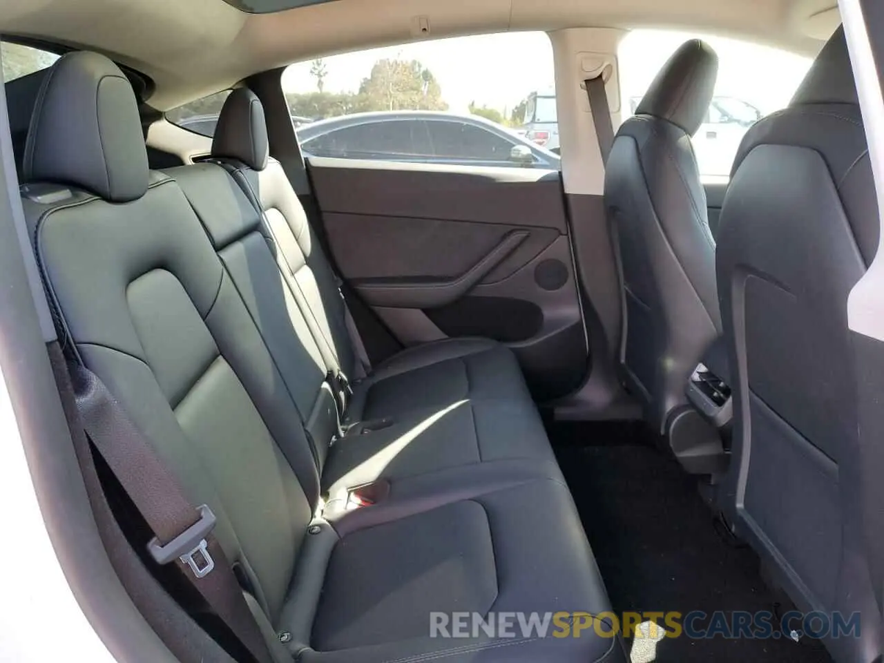11 Photograph of a damaged car 7SAYGDEE7RF076424 TESLA MODEL Y 2024