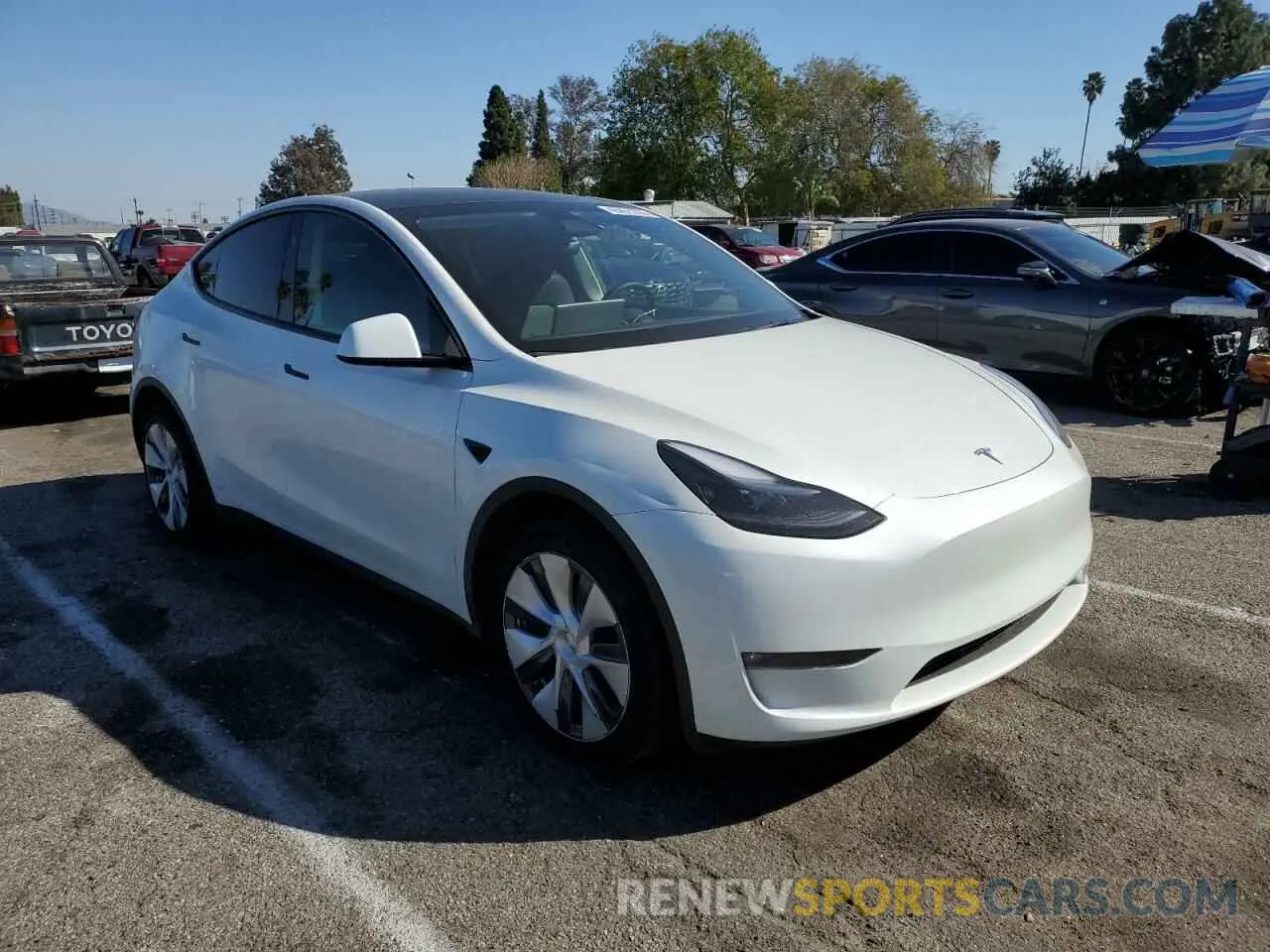 4 Photograph of a damaged car 7SAYGDEE7RF076424 TESLA MODEL Y 2024