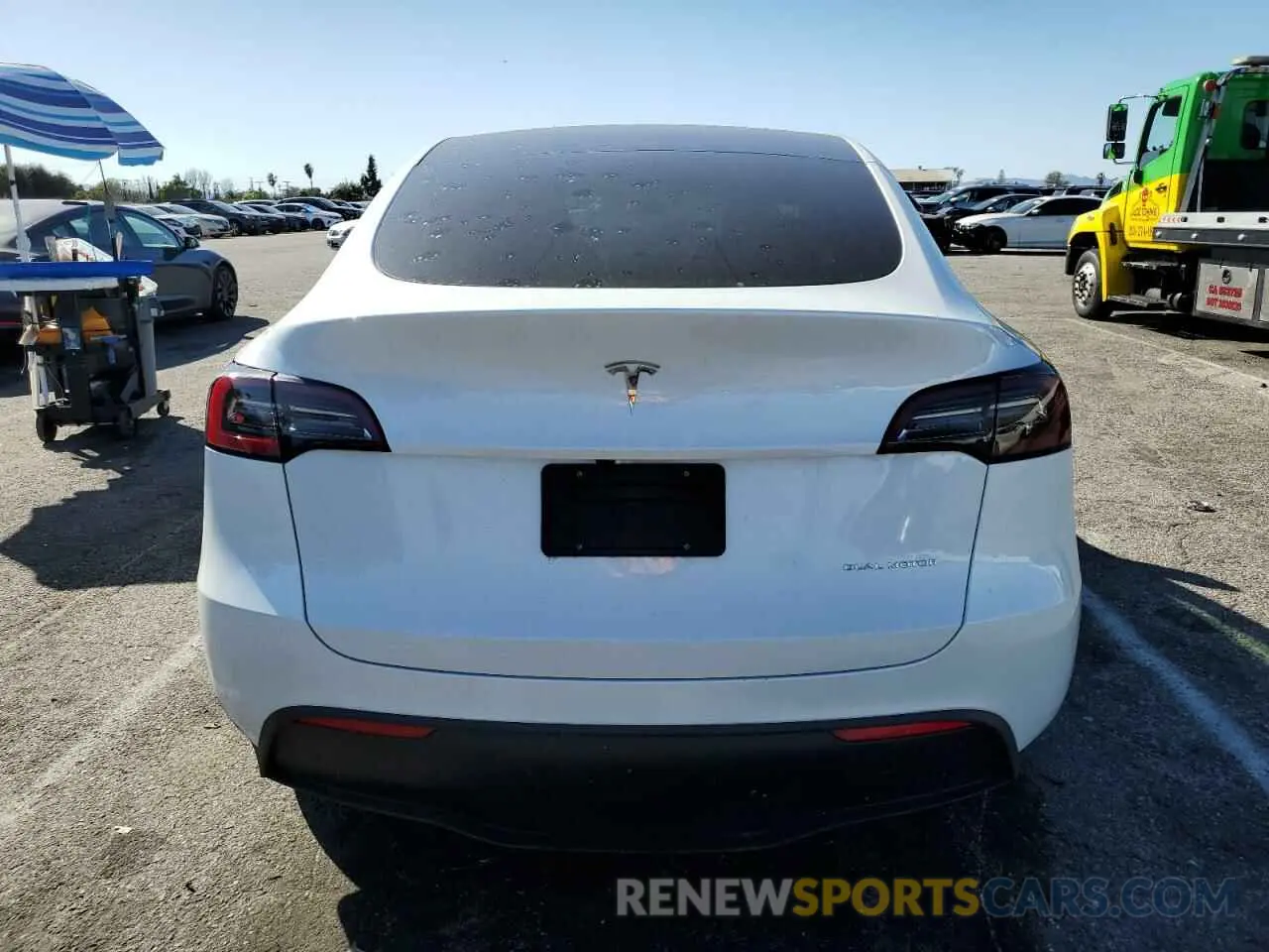 6 Photograph of a damaged car 7SAYGDEE7RF076424 TESLA MODEL Y 2024