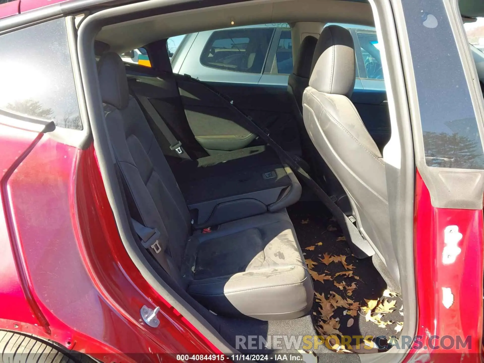 8 Photograph of a damaged car 7SAYGDEE7RF076522 TESLA MODEL Y 2024