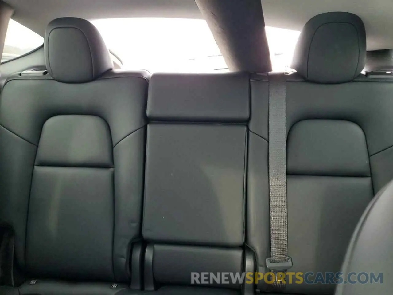10 Photograph of a damaged car 7SAYGDEE7RF158721 TESLA MODEL Y 2024
