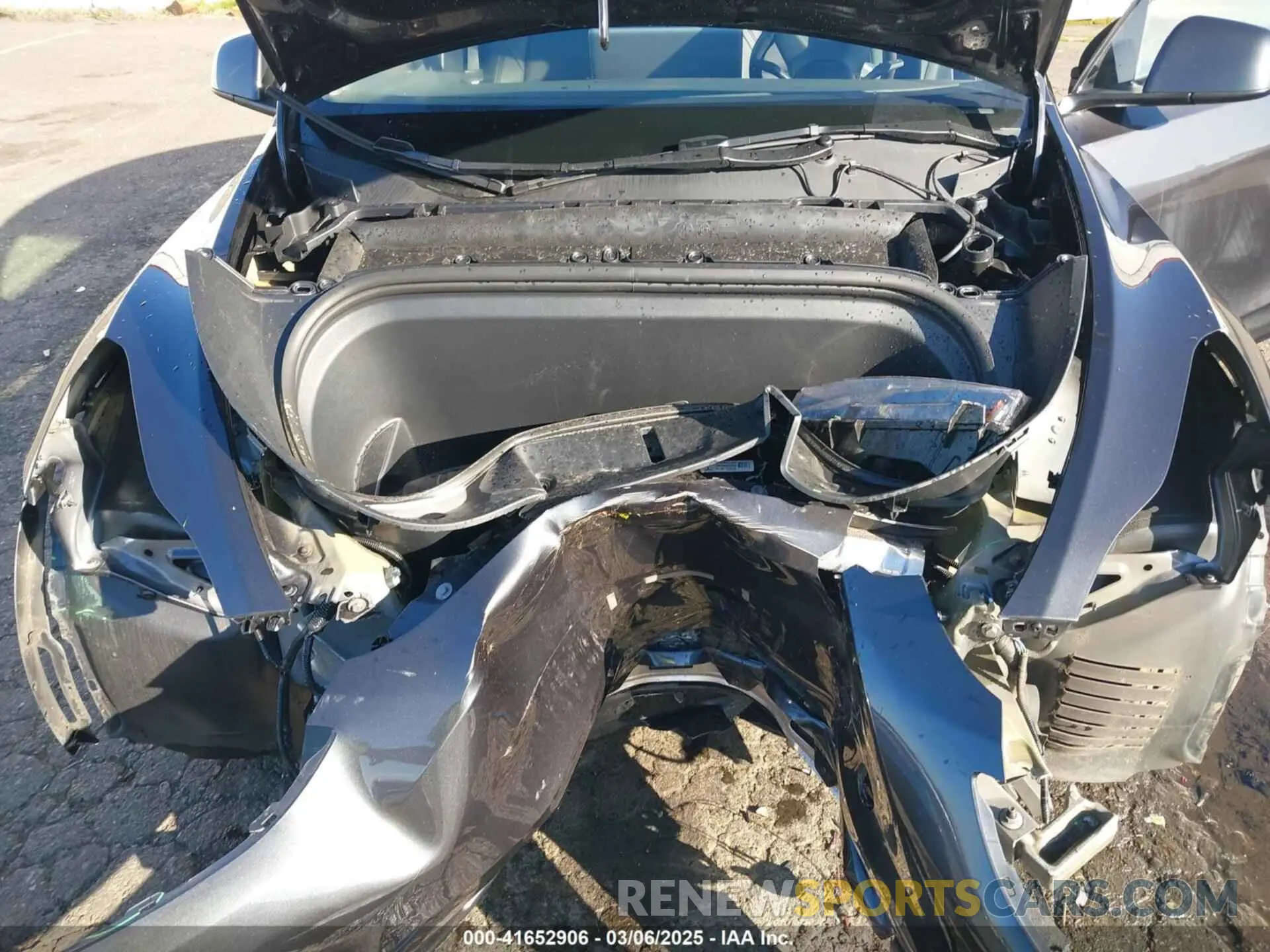 10 Photograph of a damaged car 7SAYGDEE7RF192920 TESLA MODEL Y 2024