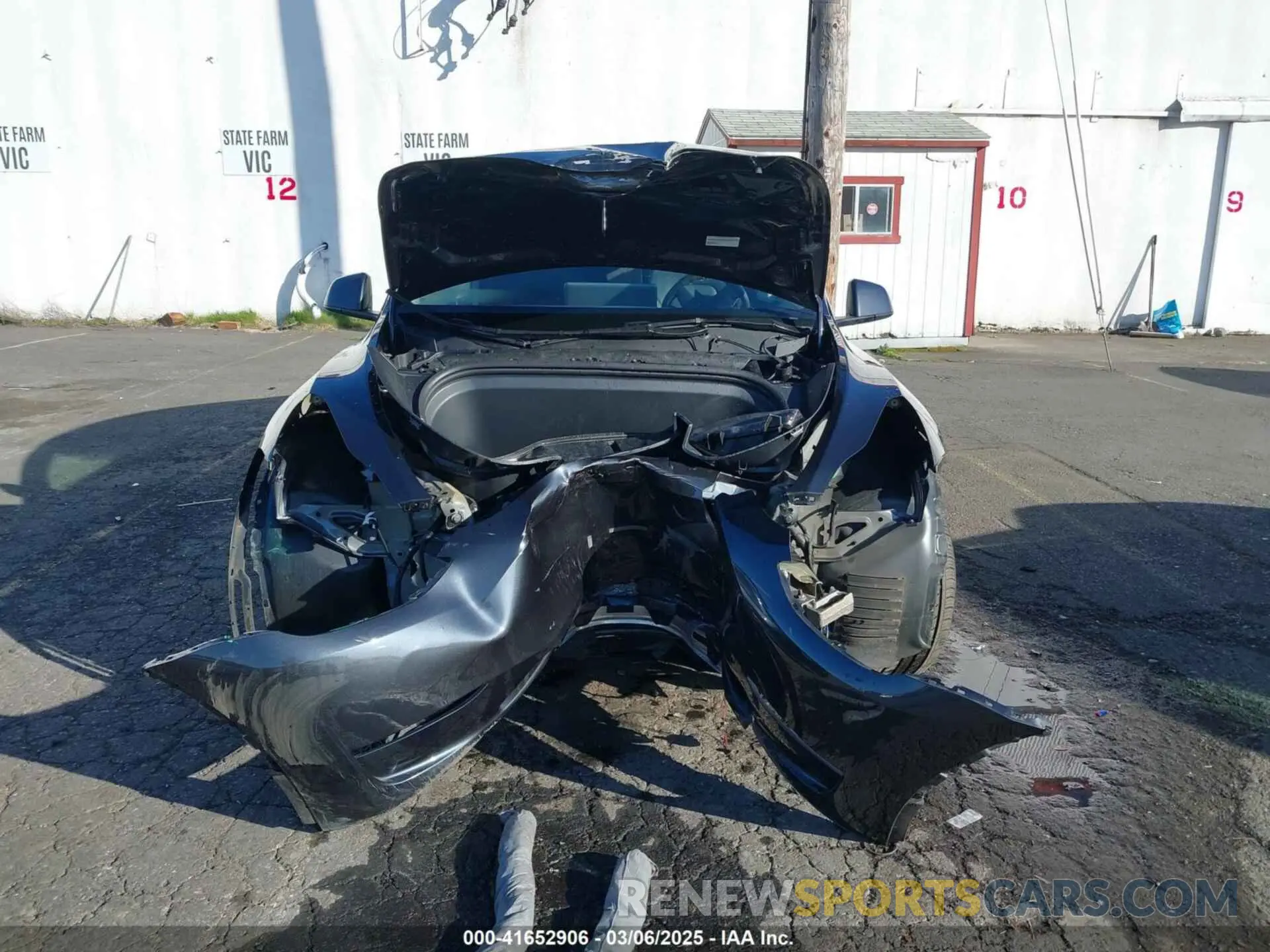 12 Photograph of a damaged car 7SAYGDEE7RF192920 TESLA MODEL Y 2024