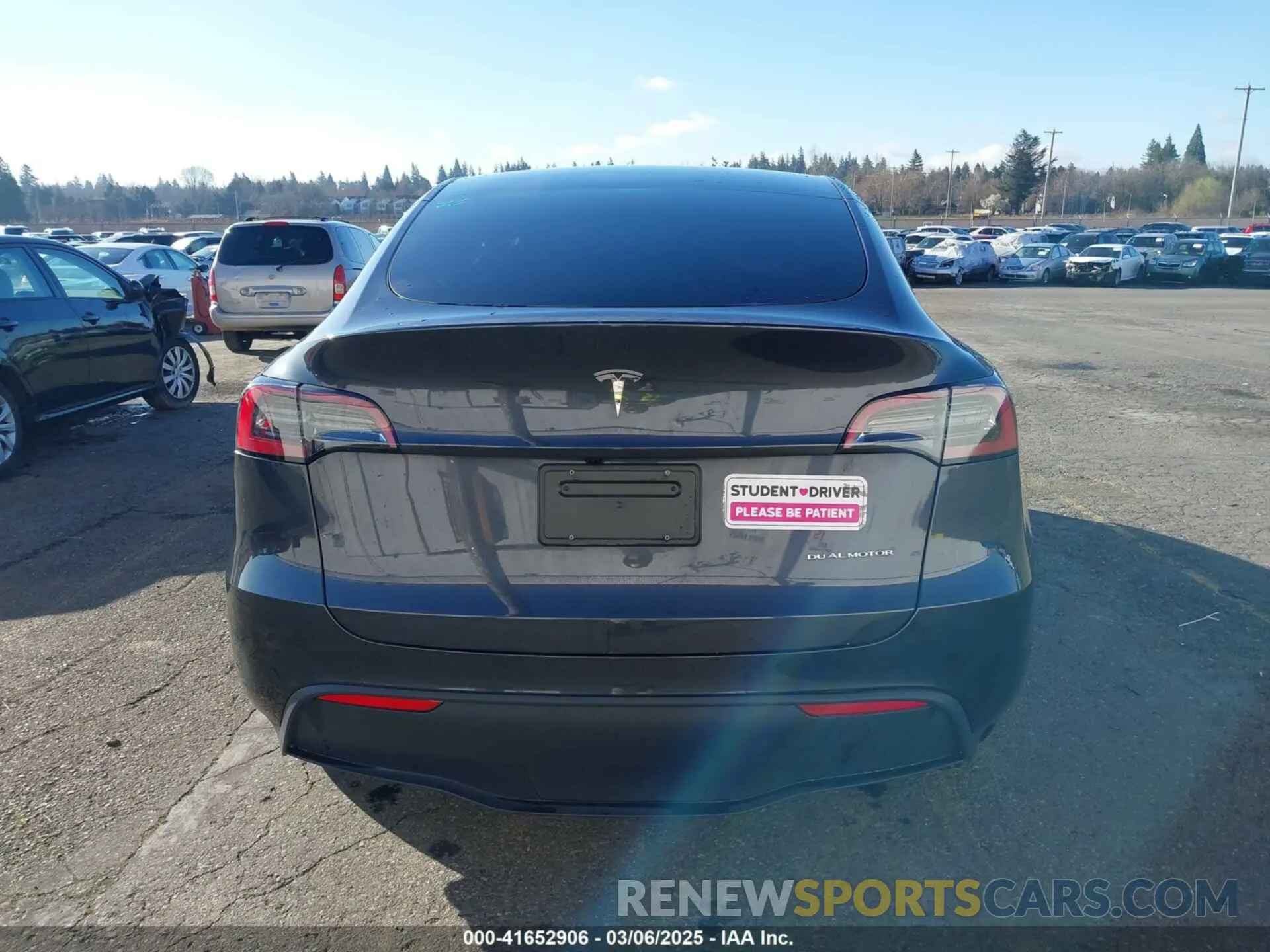 16 Photograph of a damaged car 7SAYGDEE7RF192920 TESLA MODEL Y 2024