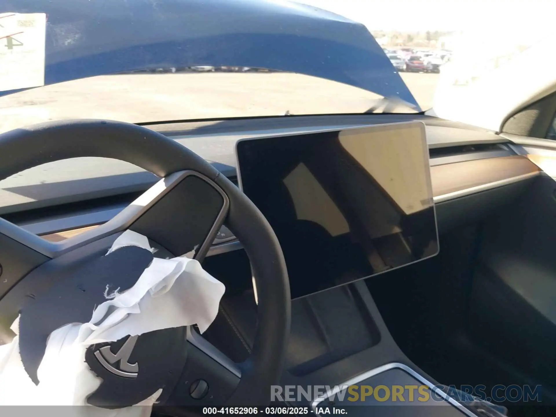 17 Photograph of a damaged car 7SAYGDEE7RF192920 TESLA MODEL Y 2024