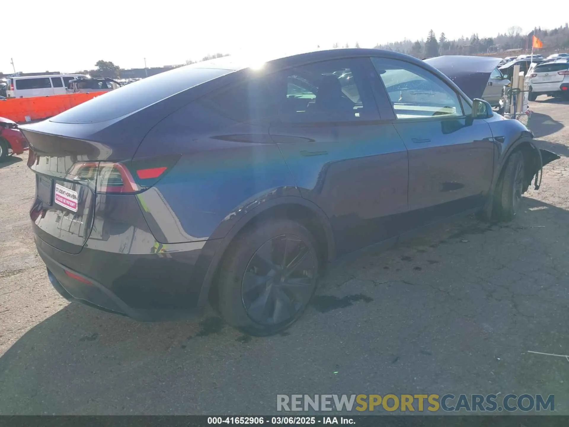 4 Photograph of a damaged car 7SAYGDEE7RF192920 TESLA MODEL Y 2024
