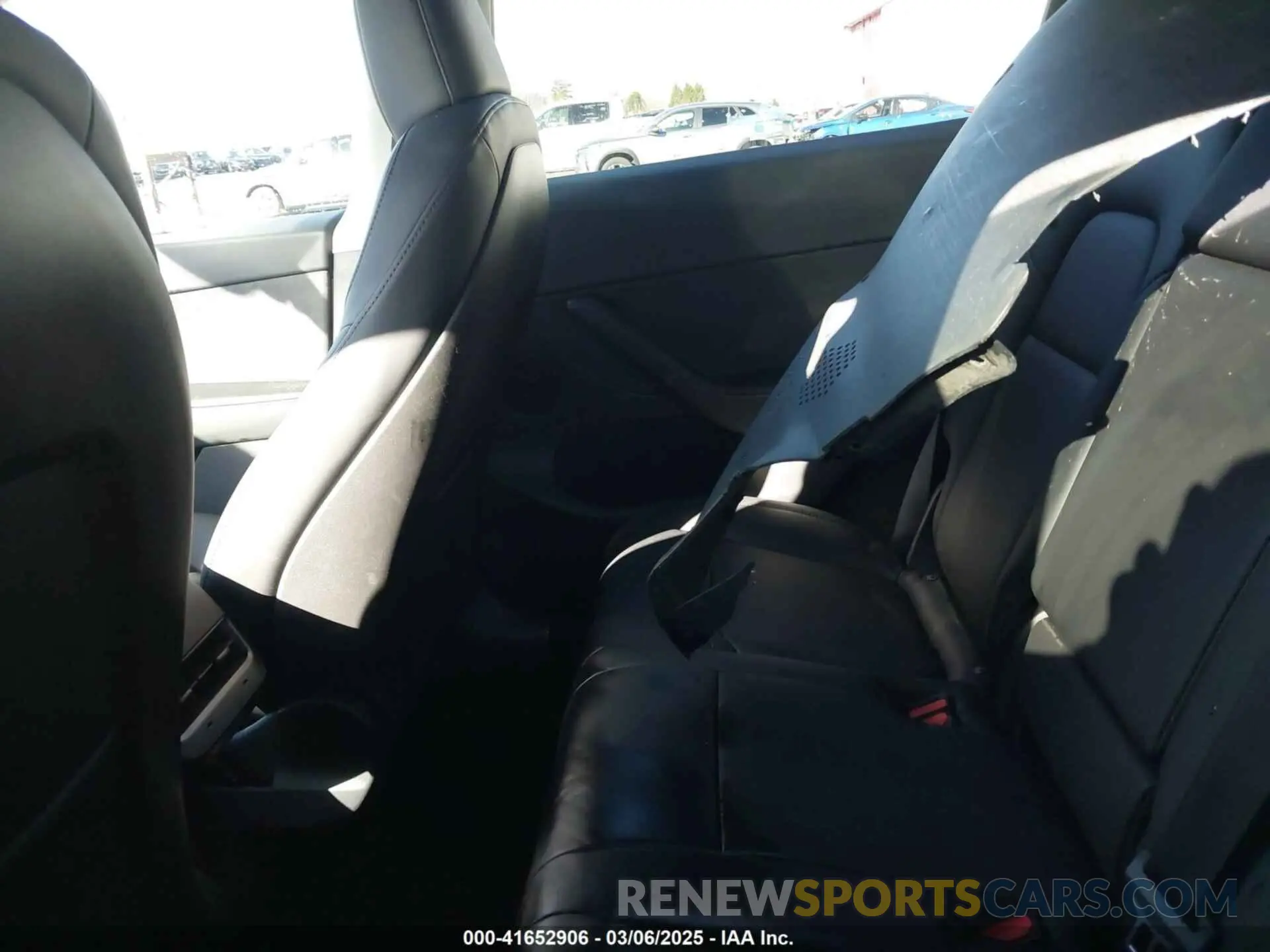 8 Photograph of a damaged car 7SAYGDEE7RF192920 TESLA MODEL Y 2024