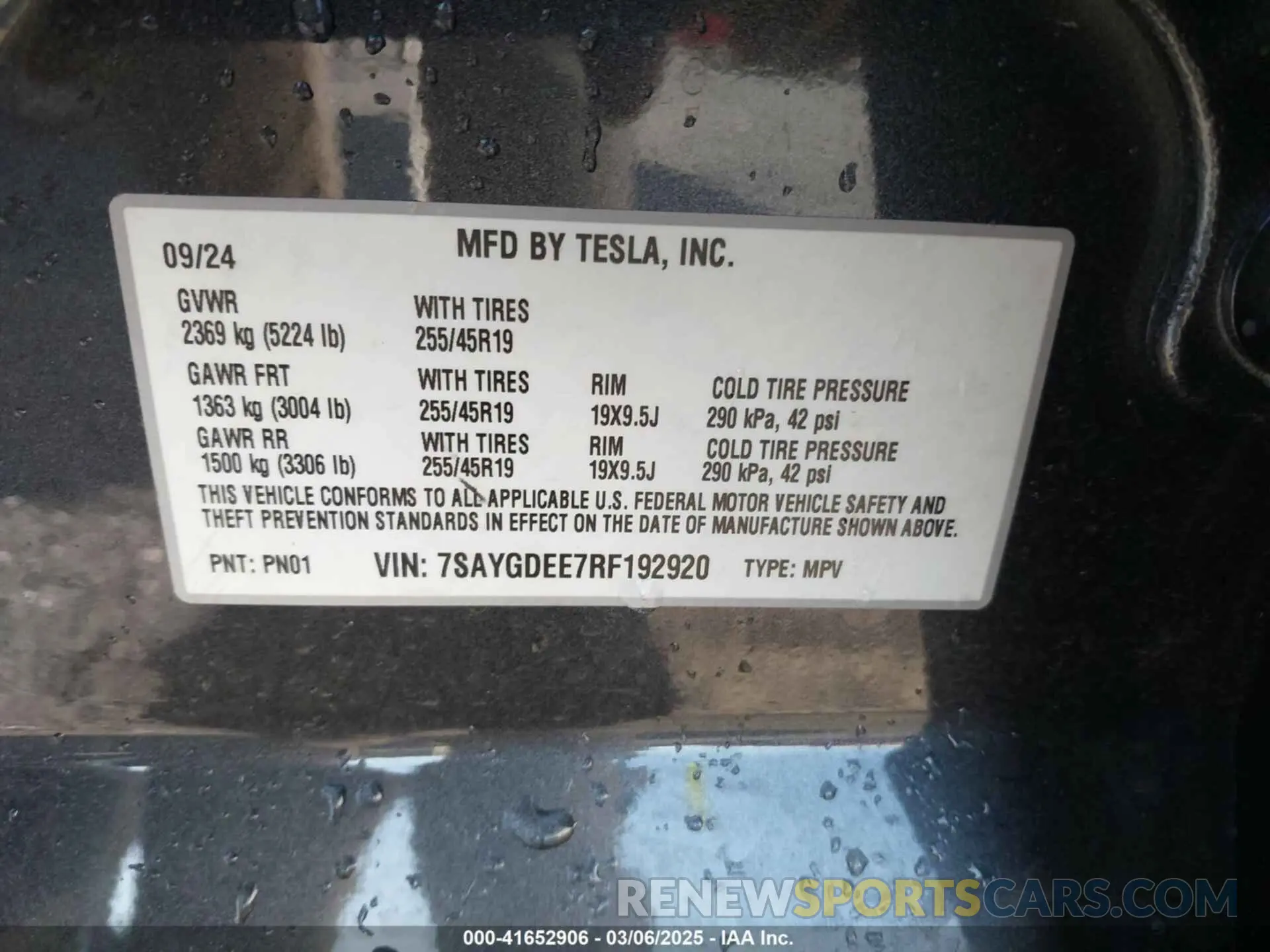 9 Photograph of a damaged car 7SAYGDEE7RF192920 TESLA MODEL Y 2024
