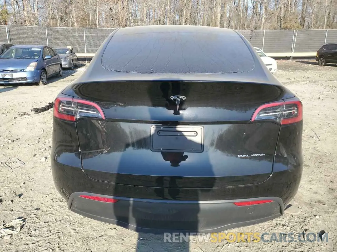 6 Photograph of a damaged car 7SAYGDEE7RF200983 TESLA MODEL Y 2024