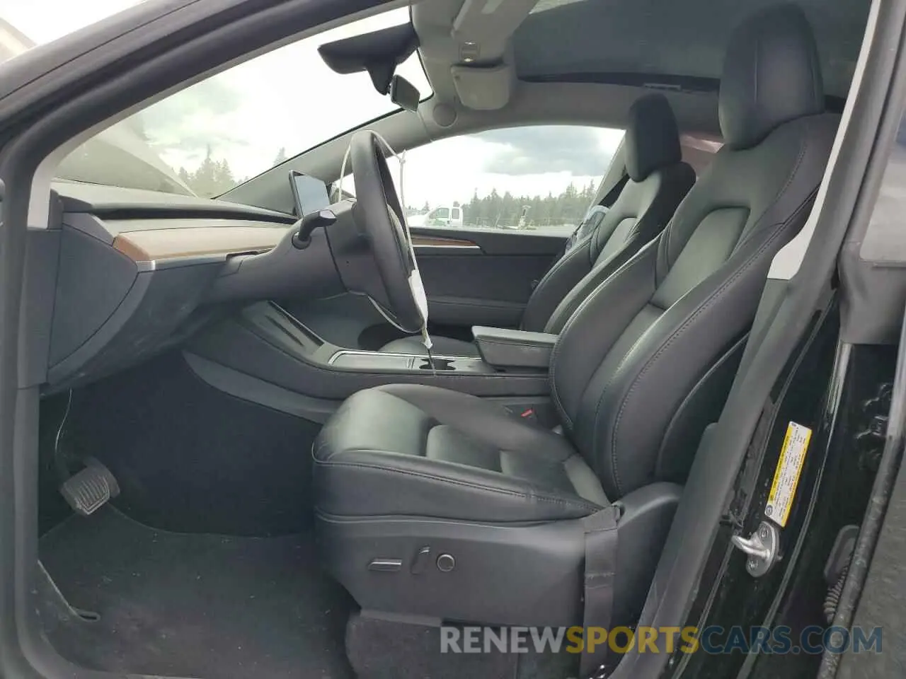 7 Photograph of a damaged car 7SAYGDEE7RF985344 TESLA MODEL Y 2024