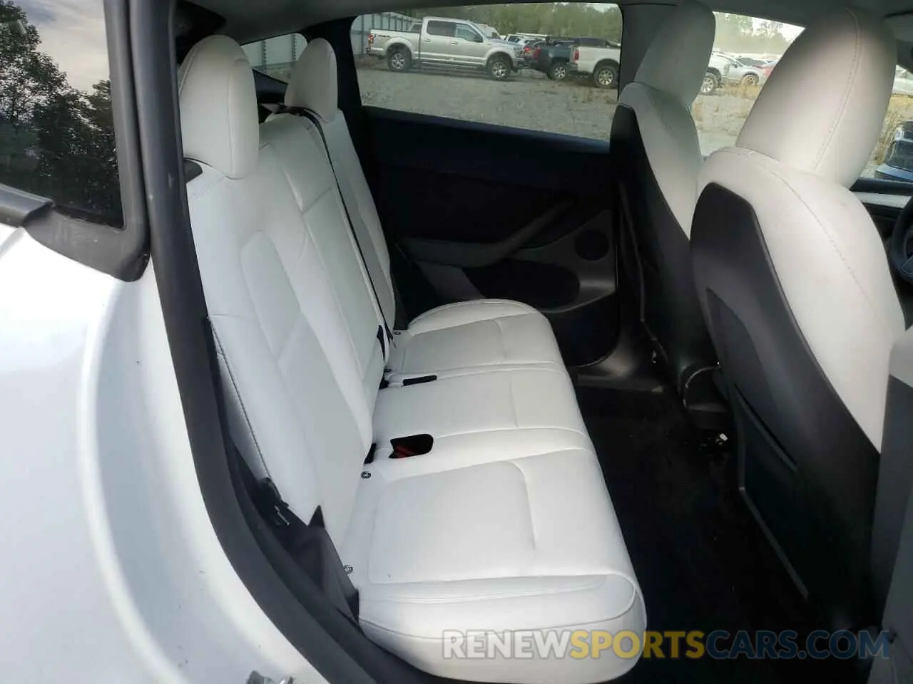 11 Photograph of a damaged car 7SAYGDEE7RF993704 TESLA MODEL Y 2024