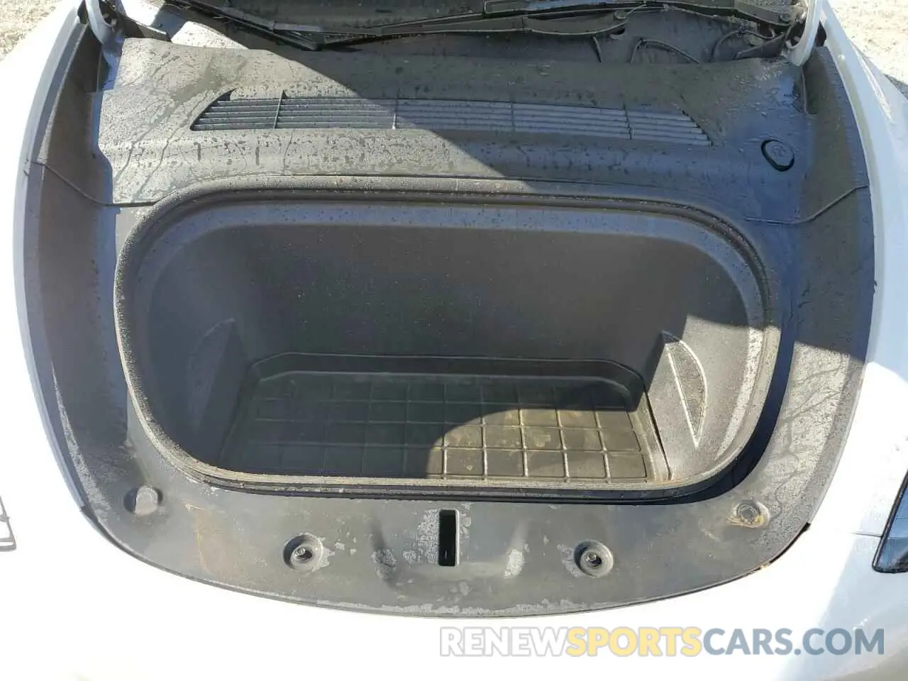 12 Photograph of a damaged car 7SAYGDEE7RF993704 TESLA MODEL Y 2024