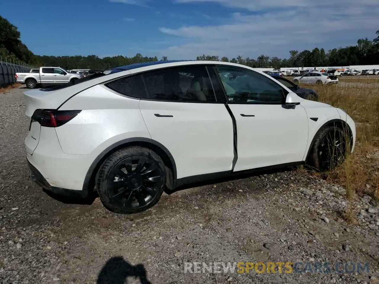3 Photograph of a damaged car 7SAYGDEE7RF993704 TESLA MODEL Y 2024