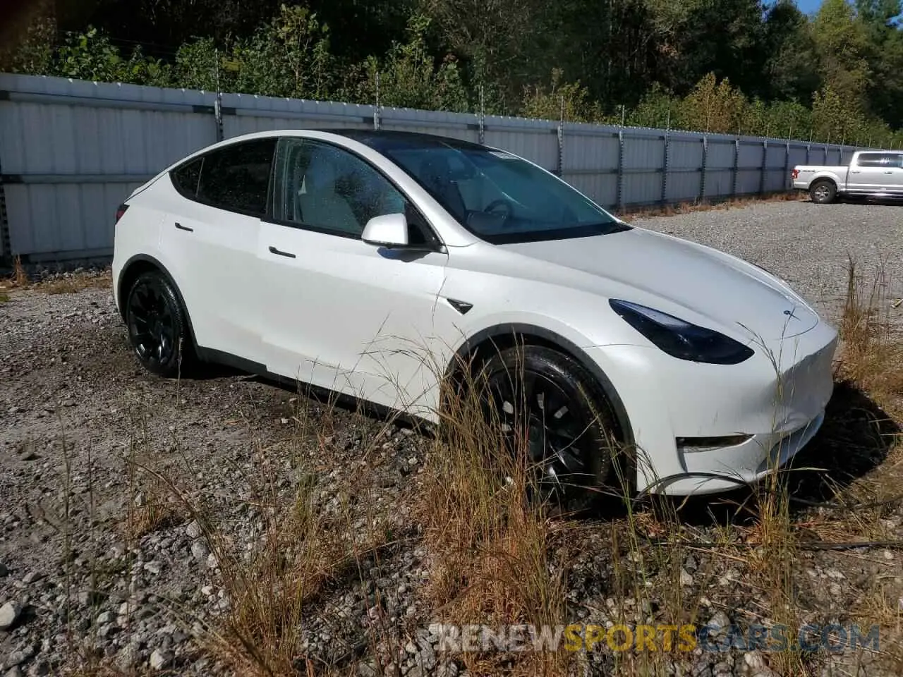 4 Photograph of a damaged car 7SAYGDEE7RF993704 TESLA MODEL Y 2024
