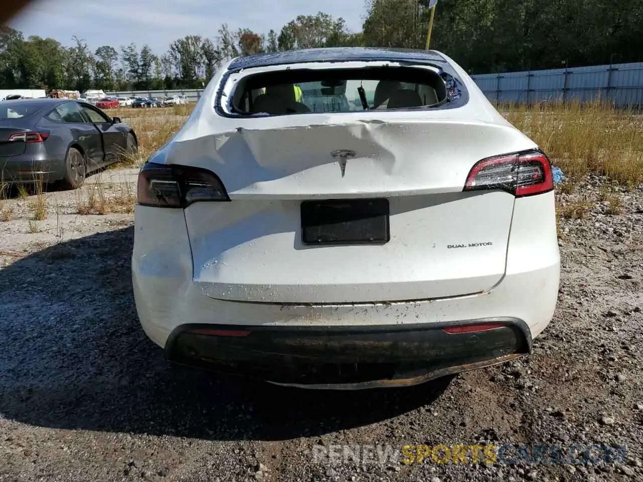 6 Photograph of a damaged car 7SAYGDEE7RF993704 TESLA MODEL Y 2024