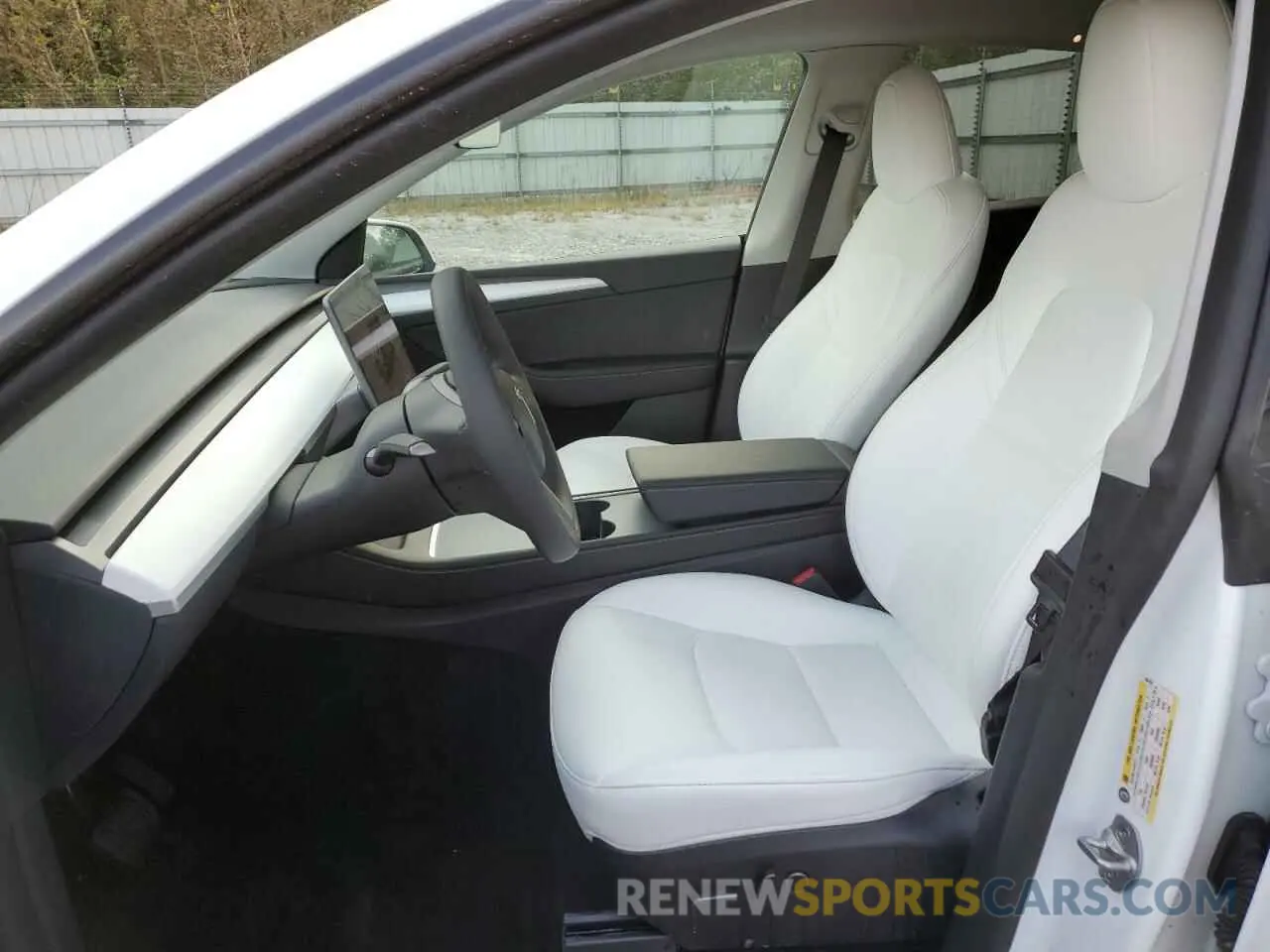 7 Photograph of a damaged car 7SAYGDEE7RF993704 TESLA MODEL Y 2024