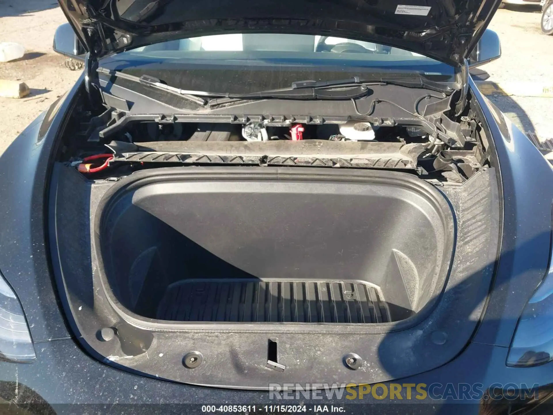 10 Photograph of a damaged car 7SAYGDEE8RA222844 TESLA MODEL Y 2024