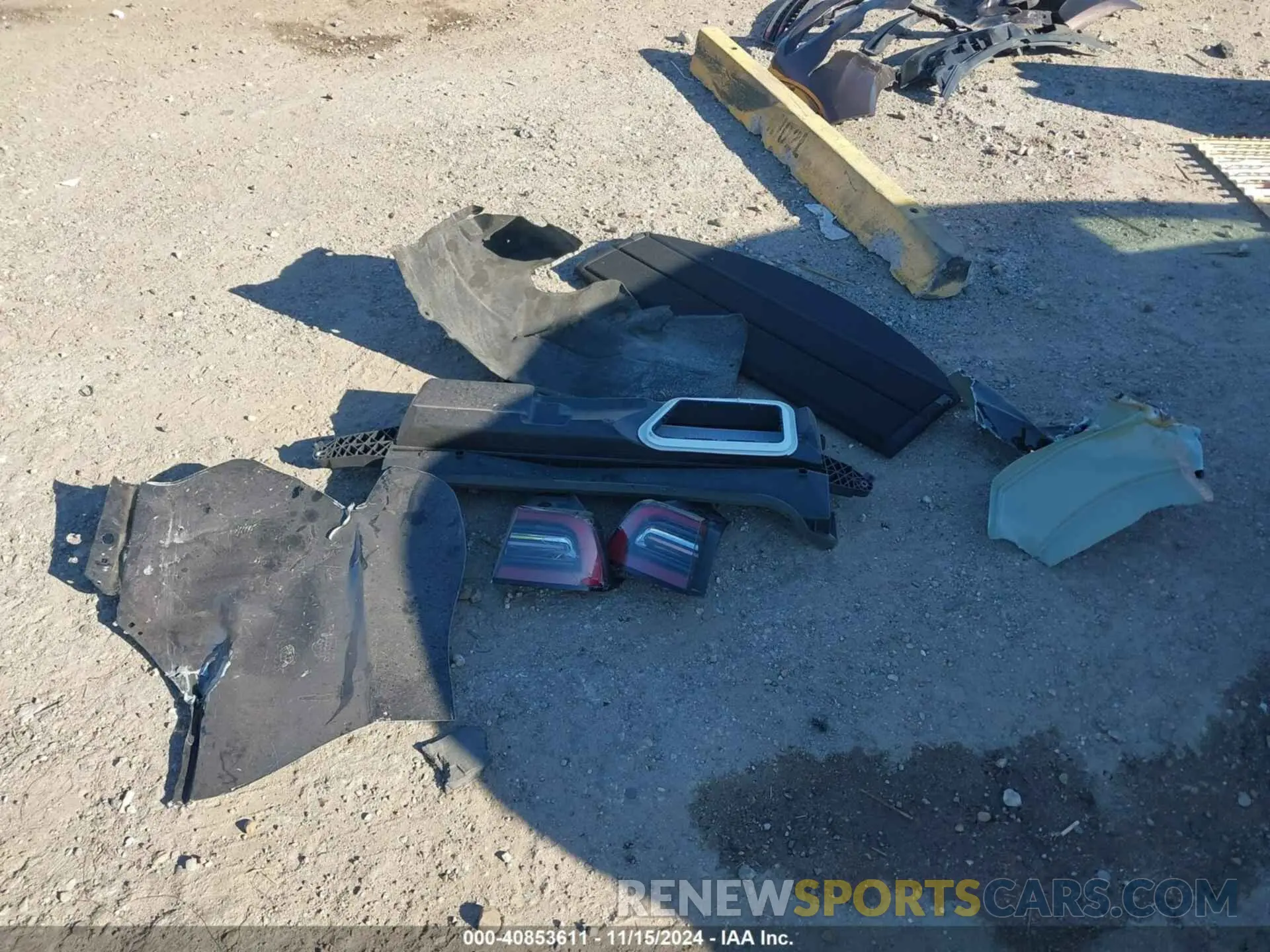 11 Photograph of a damaged car 7SAYGDEE8RA222844 TESLA MODEL Y 2024