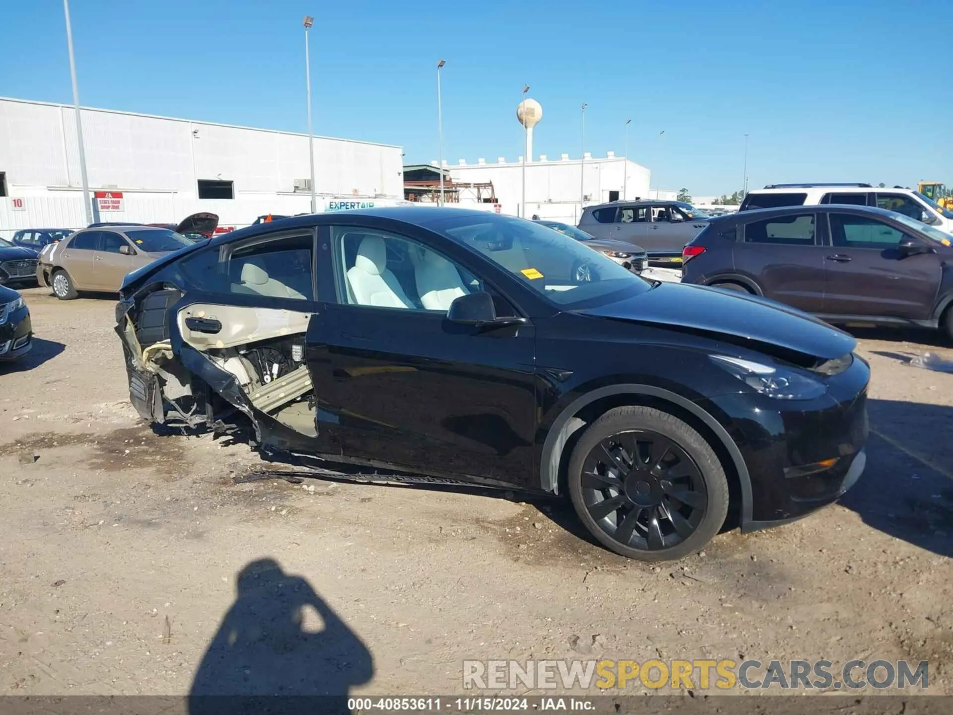 13 Photograph of a damaged car 7SAYGDEE8RA222844 TESLA MODEL Y 2024