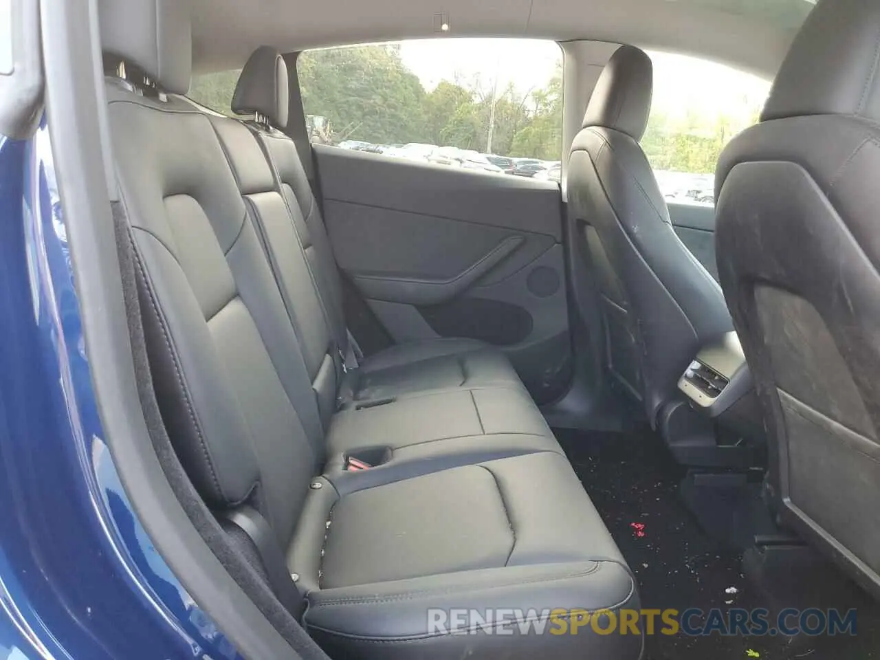 10 Photograph of a damaged car 7SAYGDEE8RA223430 TESLA MODEL Y 2024