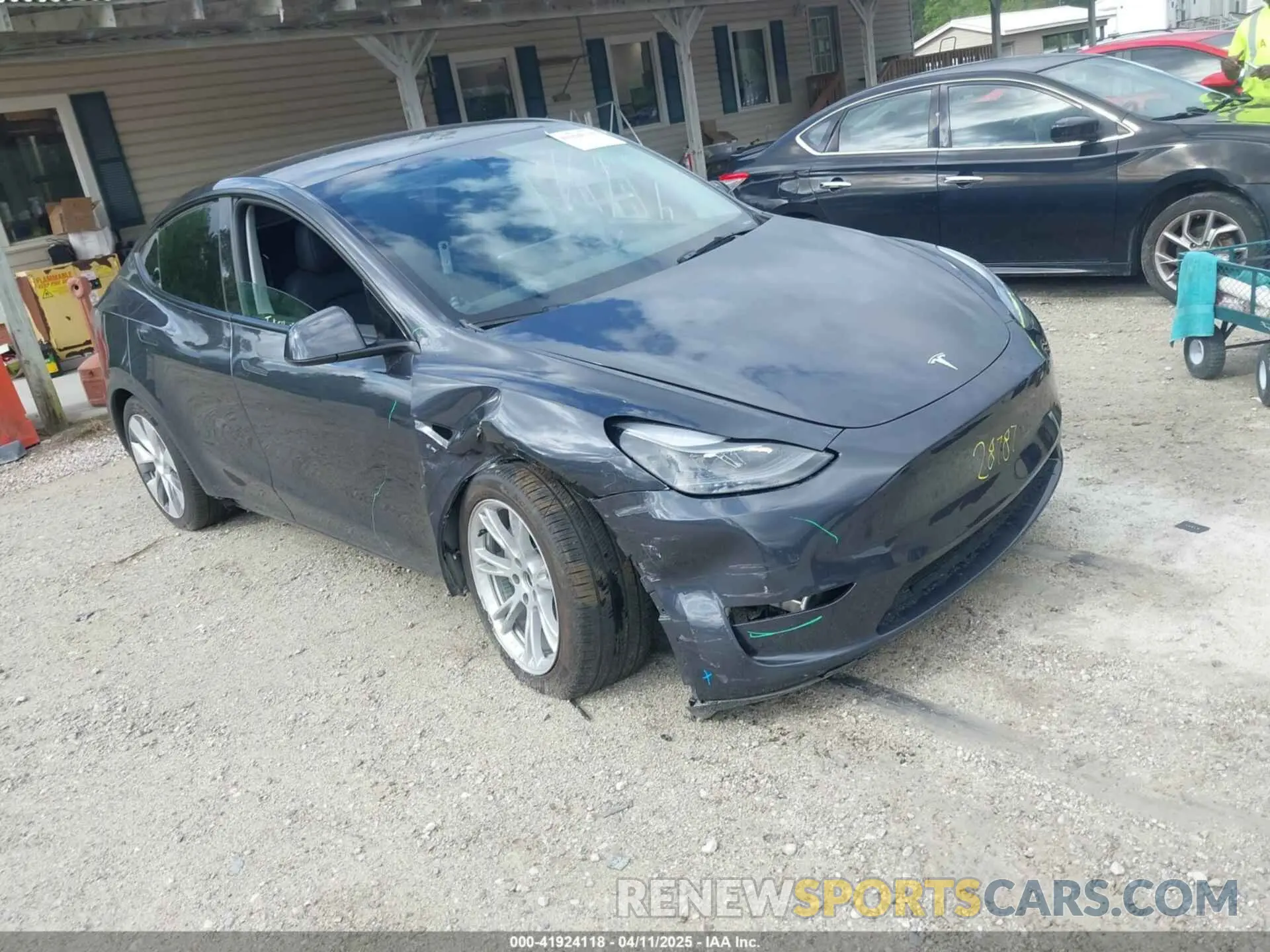 1 Photograph of a damaged car 7SAYGDEE8RA229972 TESLA MODEL Y 2024