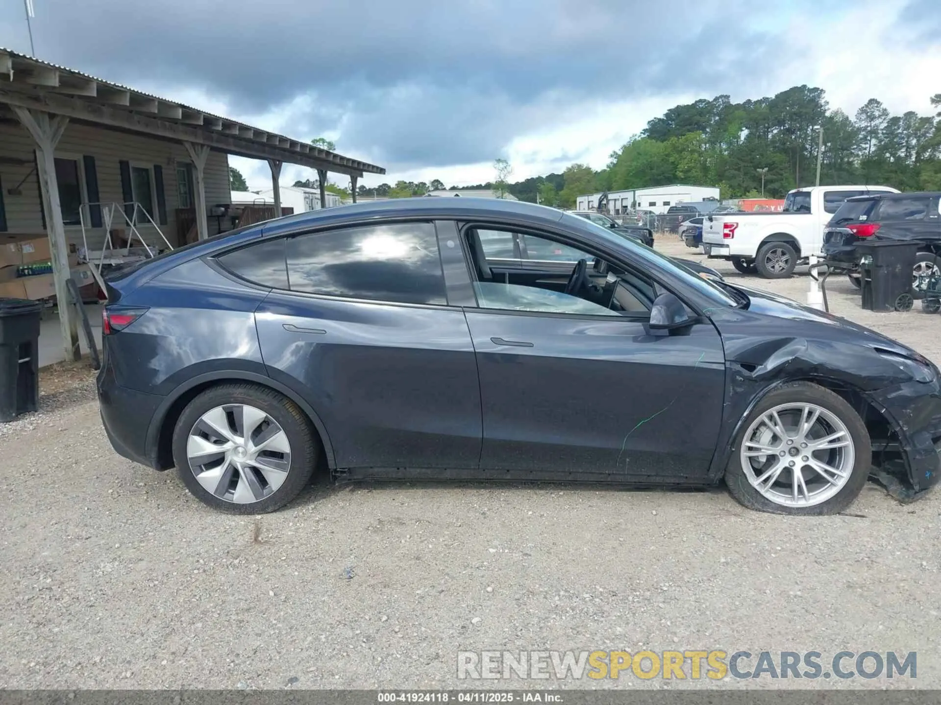 13 Photograph of a damaged car 7SAYGDEE8RA229972 TESLA MODEL Y 2024