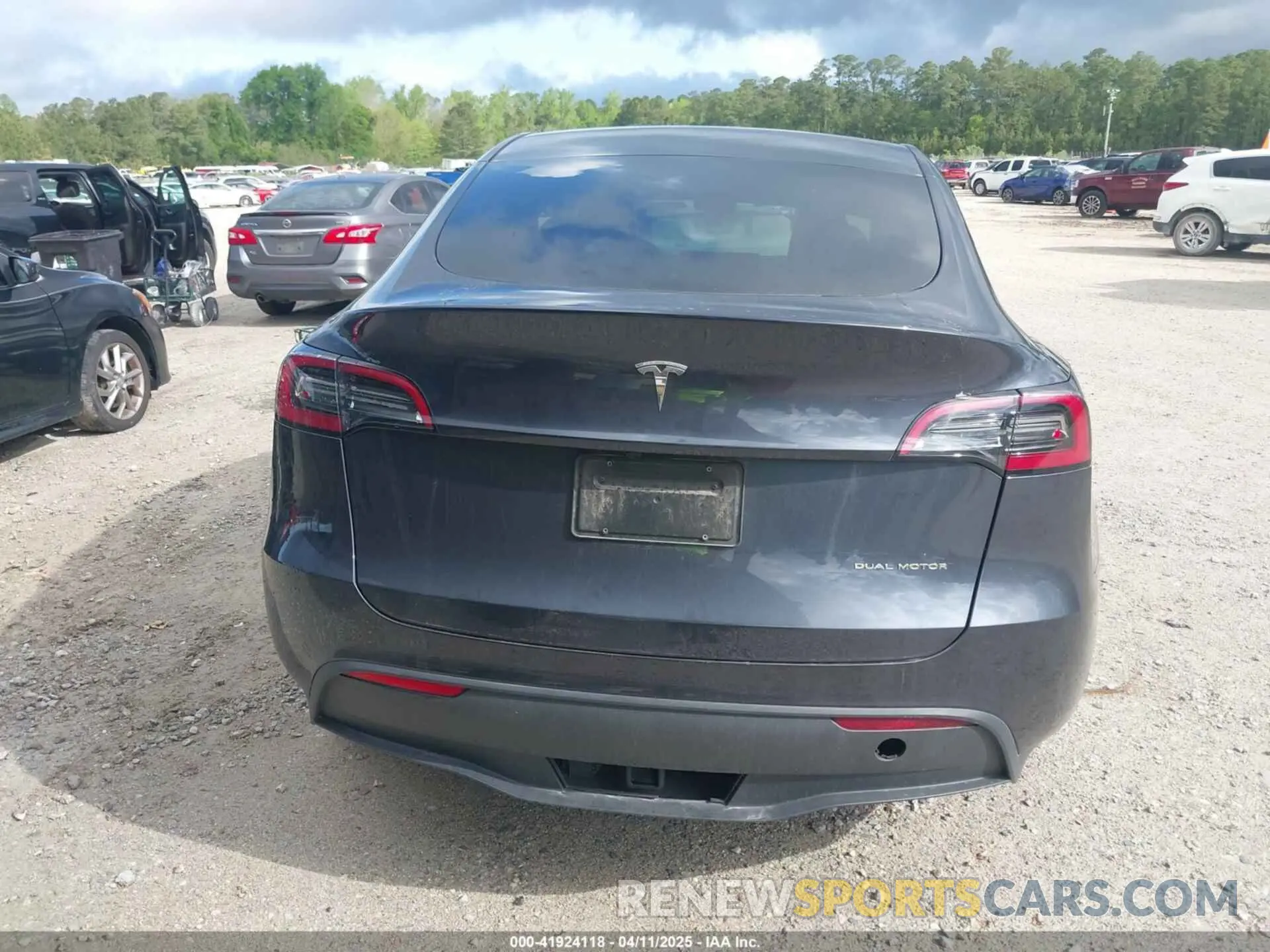 16 Photograph of a damaged car 7SAYGDEE8RA229972 TESLA MODEL Y 2024