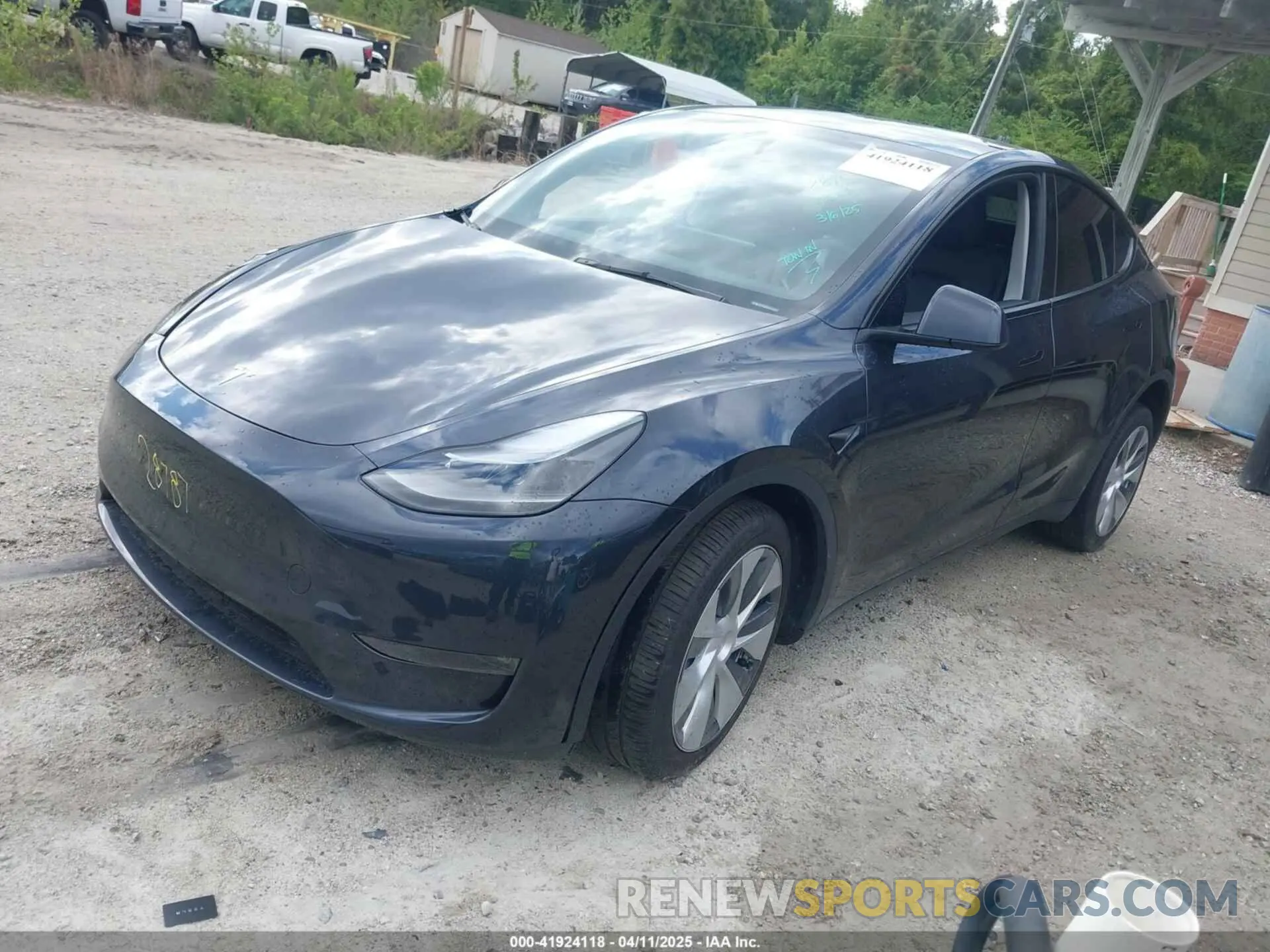 2 Photograph of a damaged car 7SAYGDEE8RA229972 TESLA MODEL Y 2024