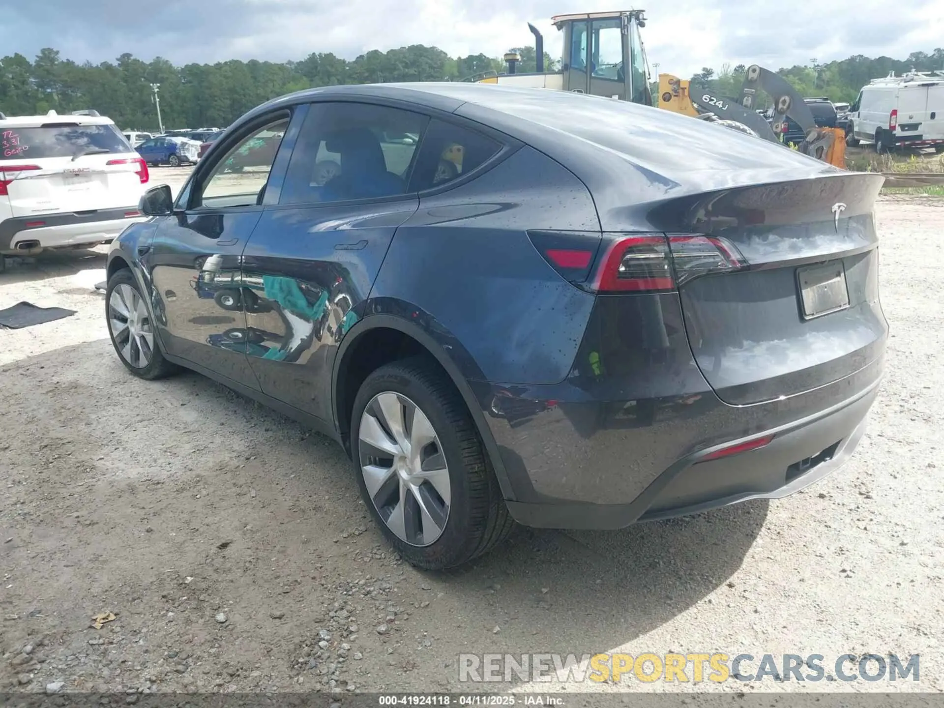 3 Photograph of a damaged car 7SAYGDEE8RA229972 TESLA MODEL Y 2024