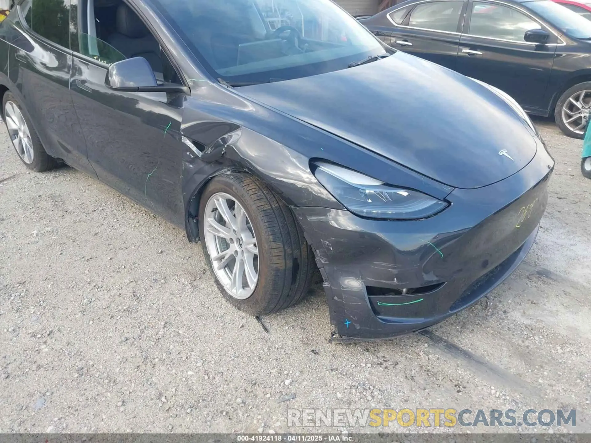 6 Photograph of a damaged car 7SAYGDEE8RA229972 TESLA MODEL Y 2024