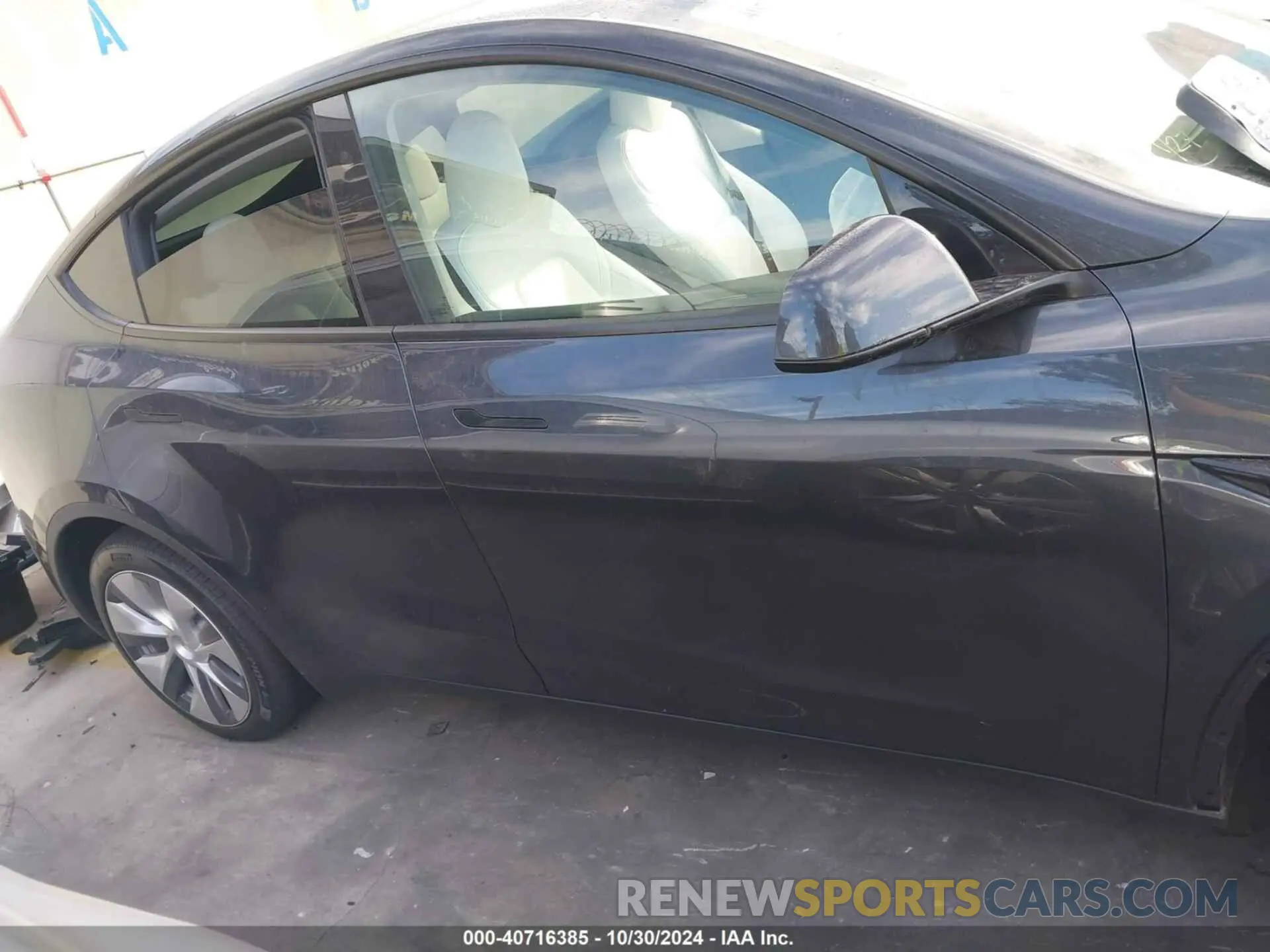 14 Photograph of a damaged car 7SAYGDEE8RA231477 TESLA MODEL Y 2024