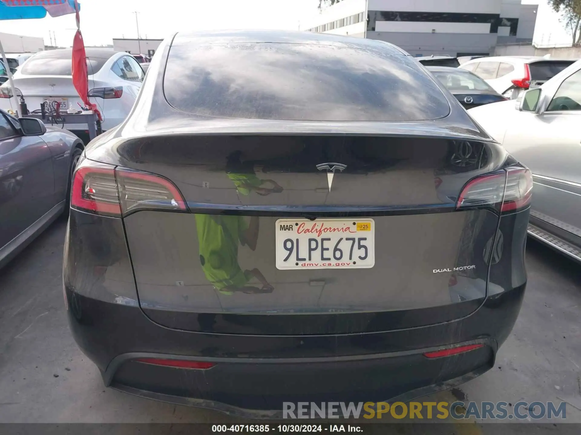 17 Photograph of a damaged car 7SAYGDEE8RA231477 TESLA MODEL Y 2024