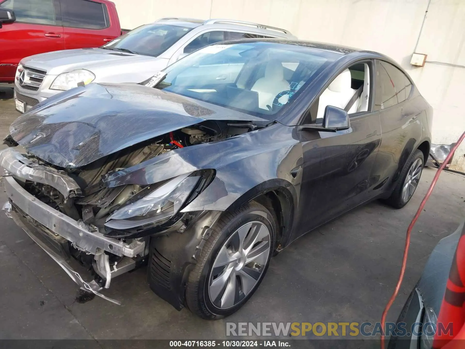 2 Photograph of a damaged car 7SAYGDEE8RA231477 TESLA MODEL Y 2024