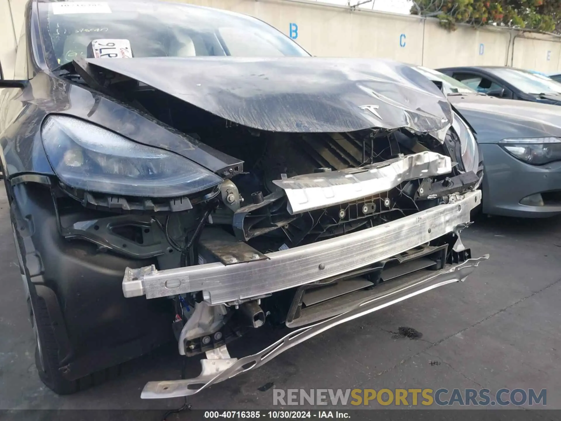 6 Photograph of a damaged car 7SAYGDEE8RA231477 TESLA MODEL Y 2024