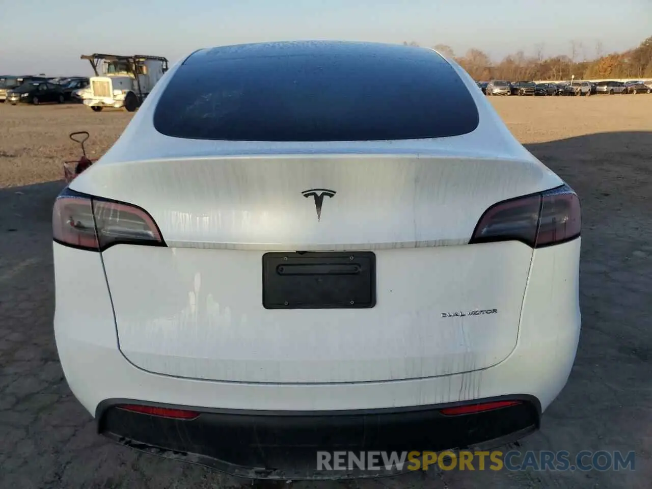 6 Photograph of a damaged car 7SAYGDEE8RA235545 TESLA MODEL Y 2024