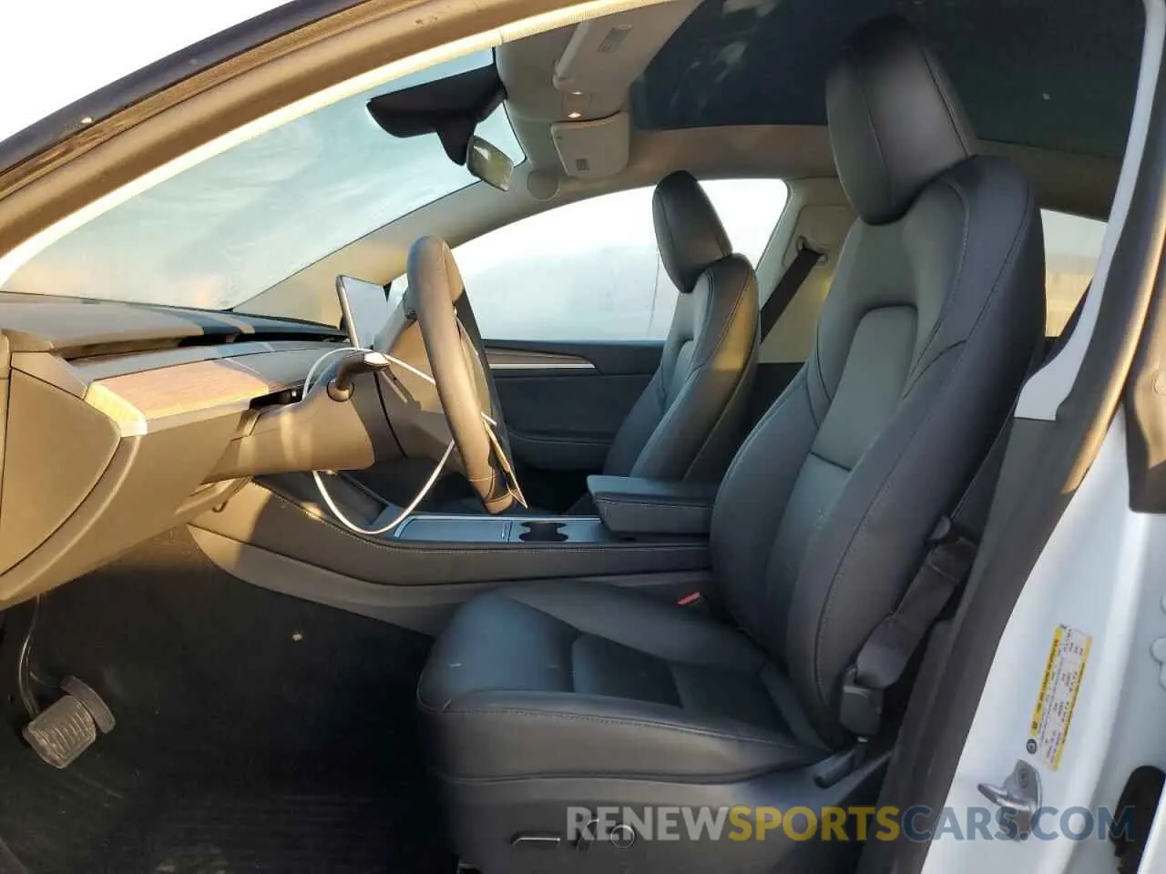 7 Photograph of a damaged car 7SAYGDEE8RA235545 TESLA MODEL Y 2024