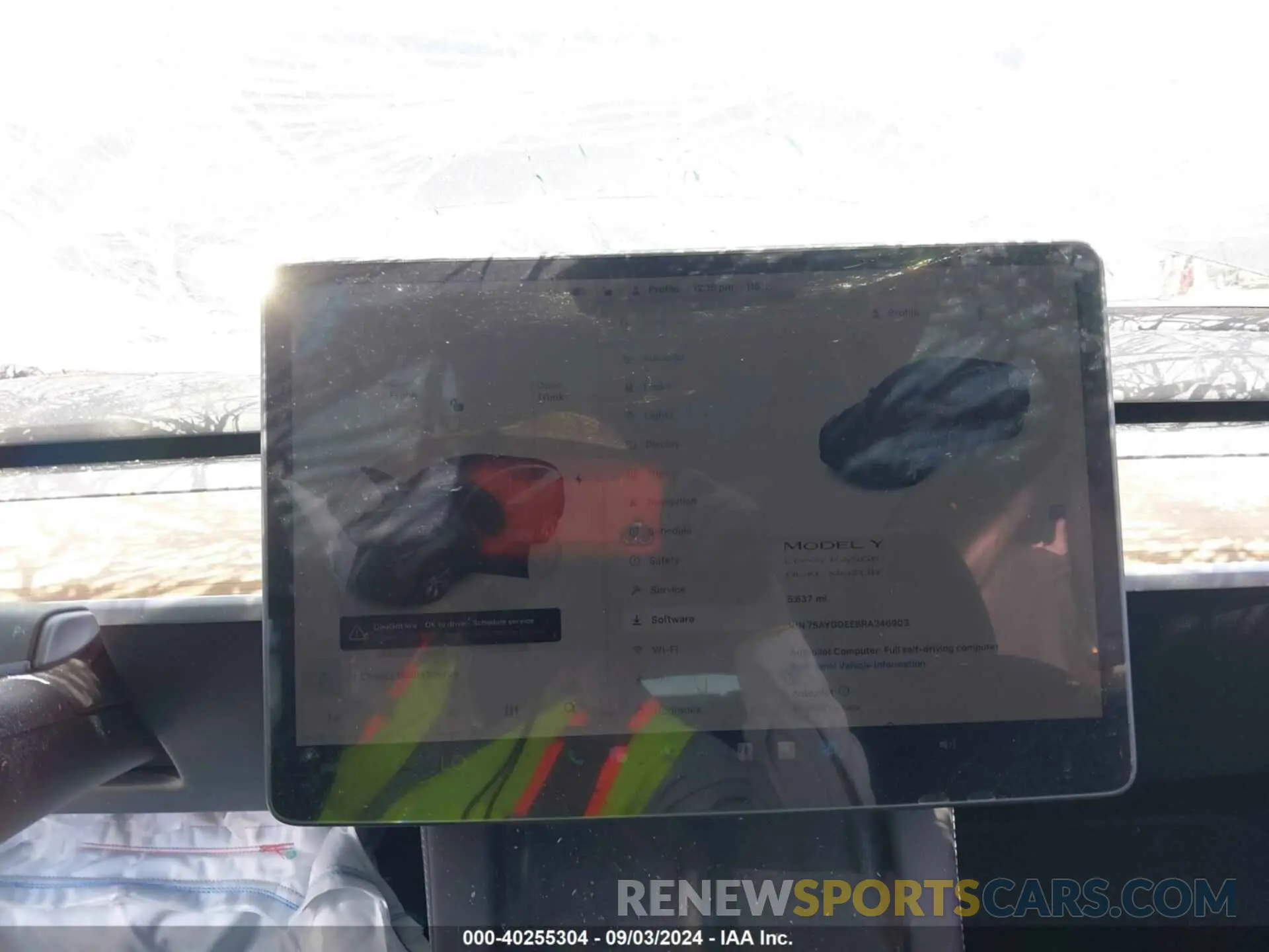 17 Photograph of a damaged car 7SAYGDEE8RA246903 TESLA MODEL Y 2024