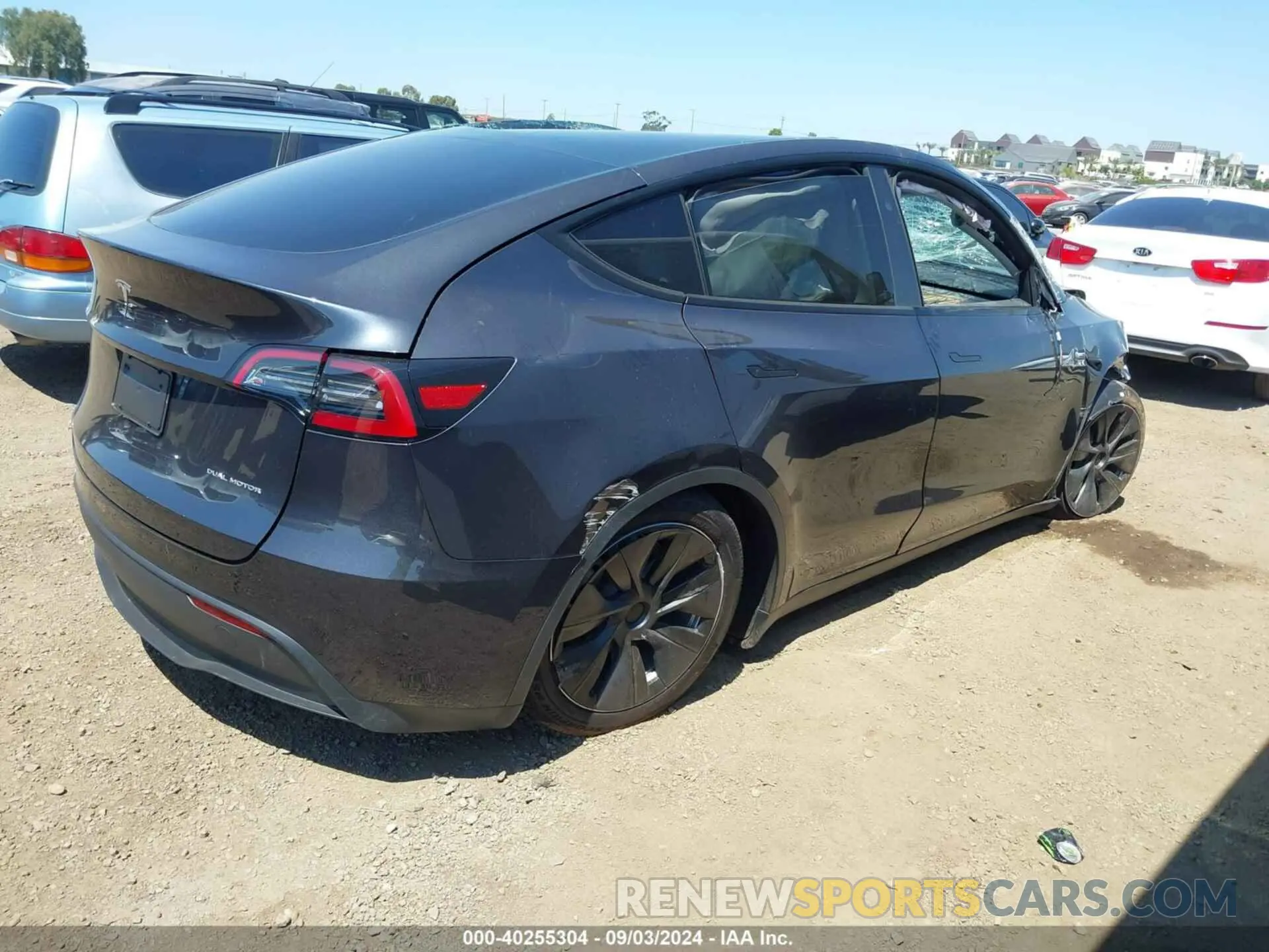 4 Photograph of a damaged car 7SAYGDEE8RA246903 TESLA MODEL Y 2024